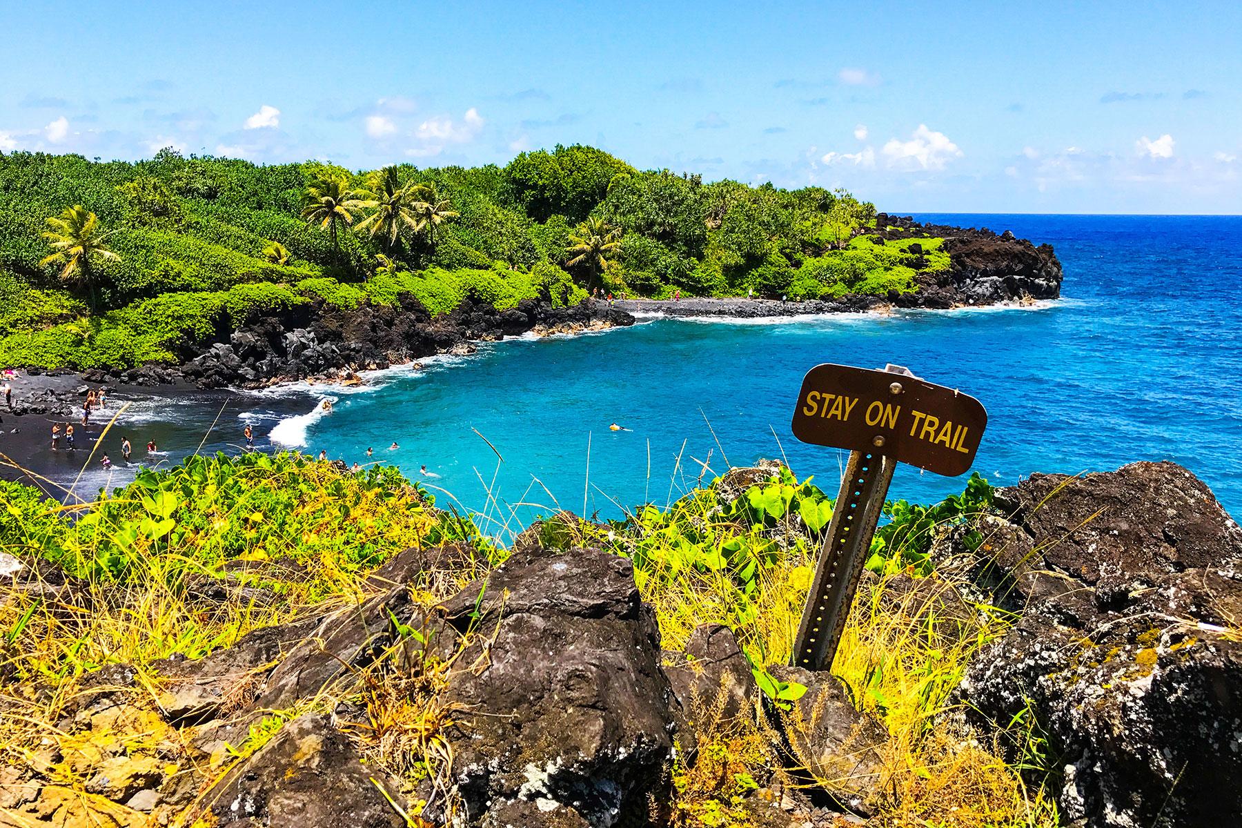 Black-Sand-Beaches-Pailoa-Beach-Maui-Hawai