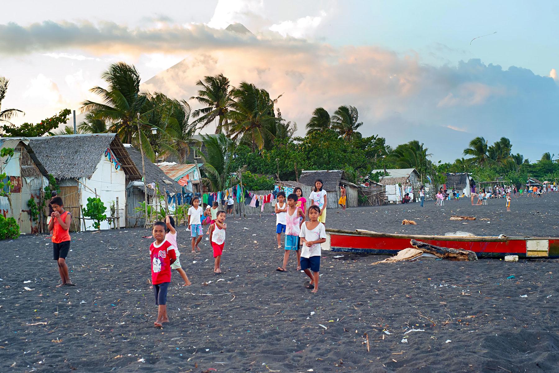 Black-Sand-Beaches-Playa-Bacacay-Albay-Philippines