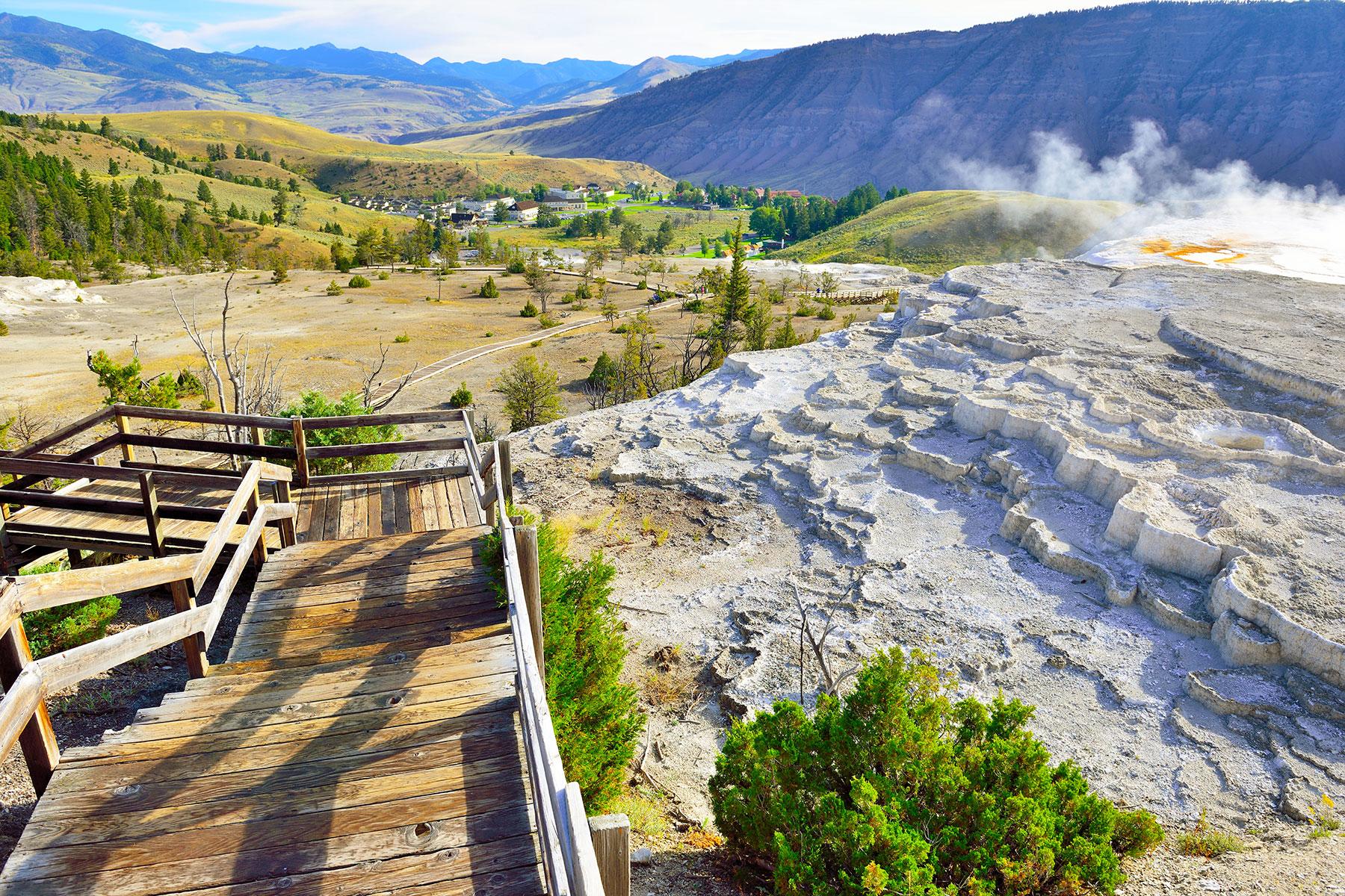 National-Park-Hikes-Mammoth-Hot-Springs-Trail-1