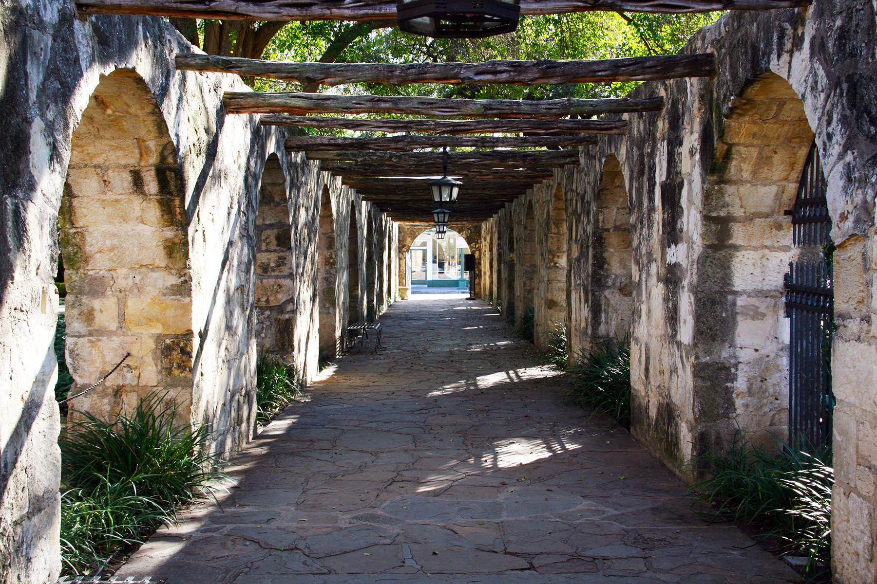 Things You Need to Know Before Visiting the Alamo Mission in San