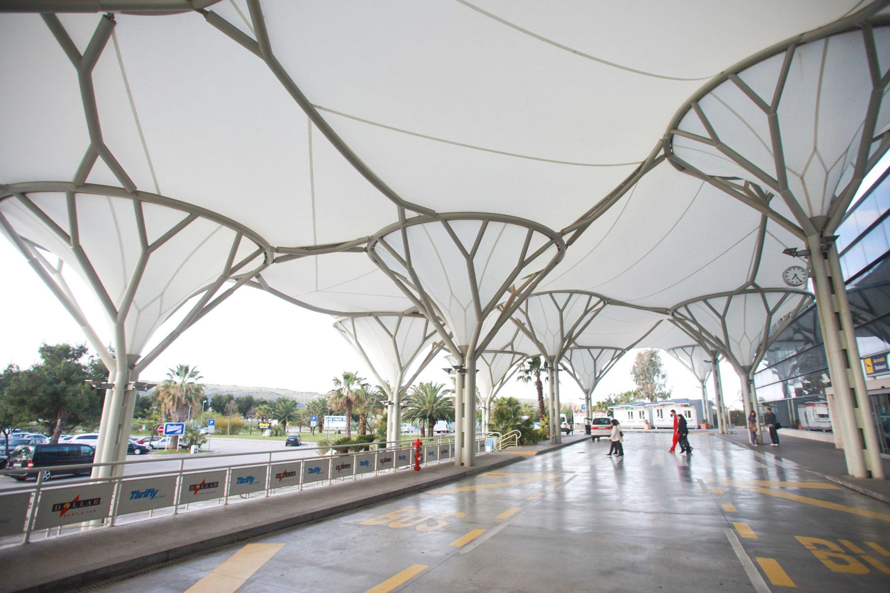 UTR-Split-Airport-Shuttle