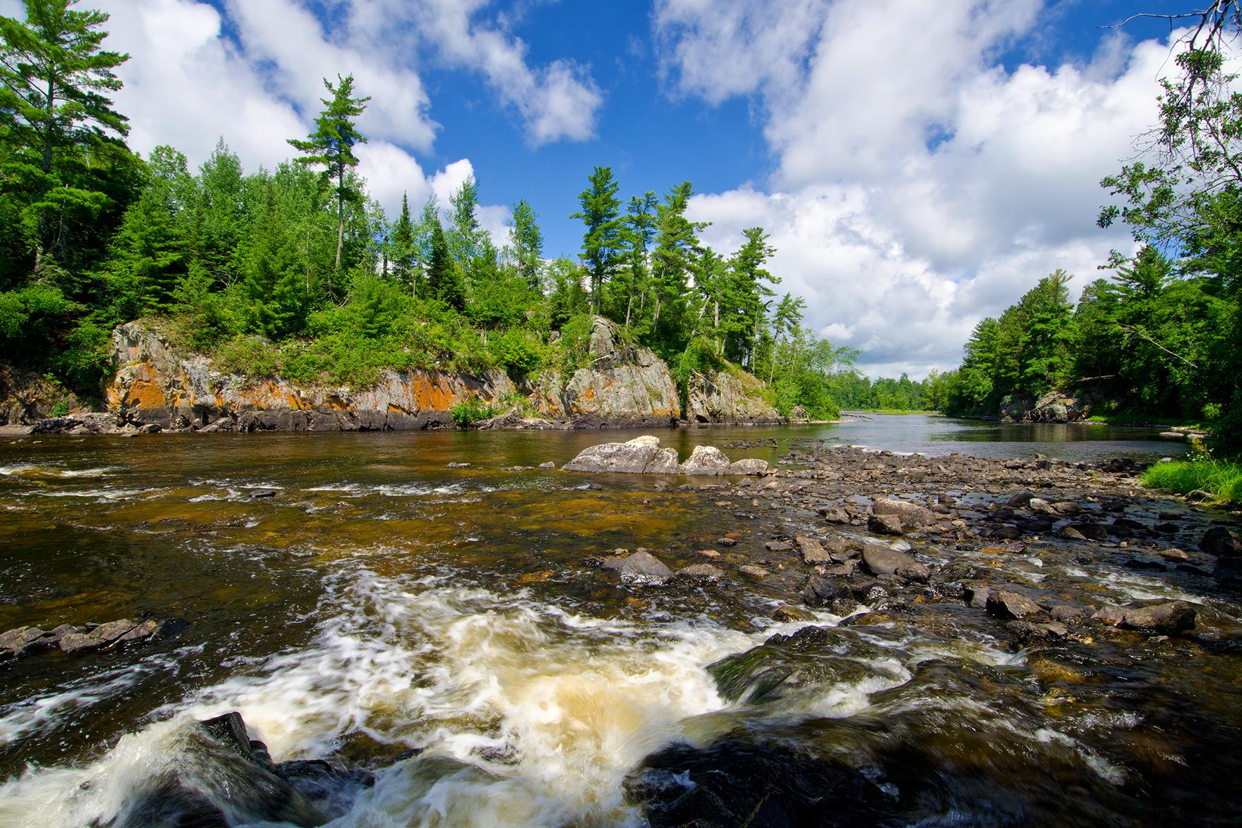 Visit-Minnesotas-Boundary-Waters-Basswood-Lake