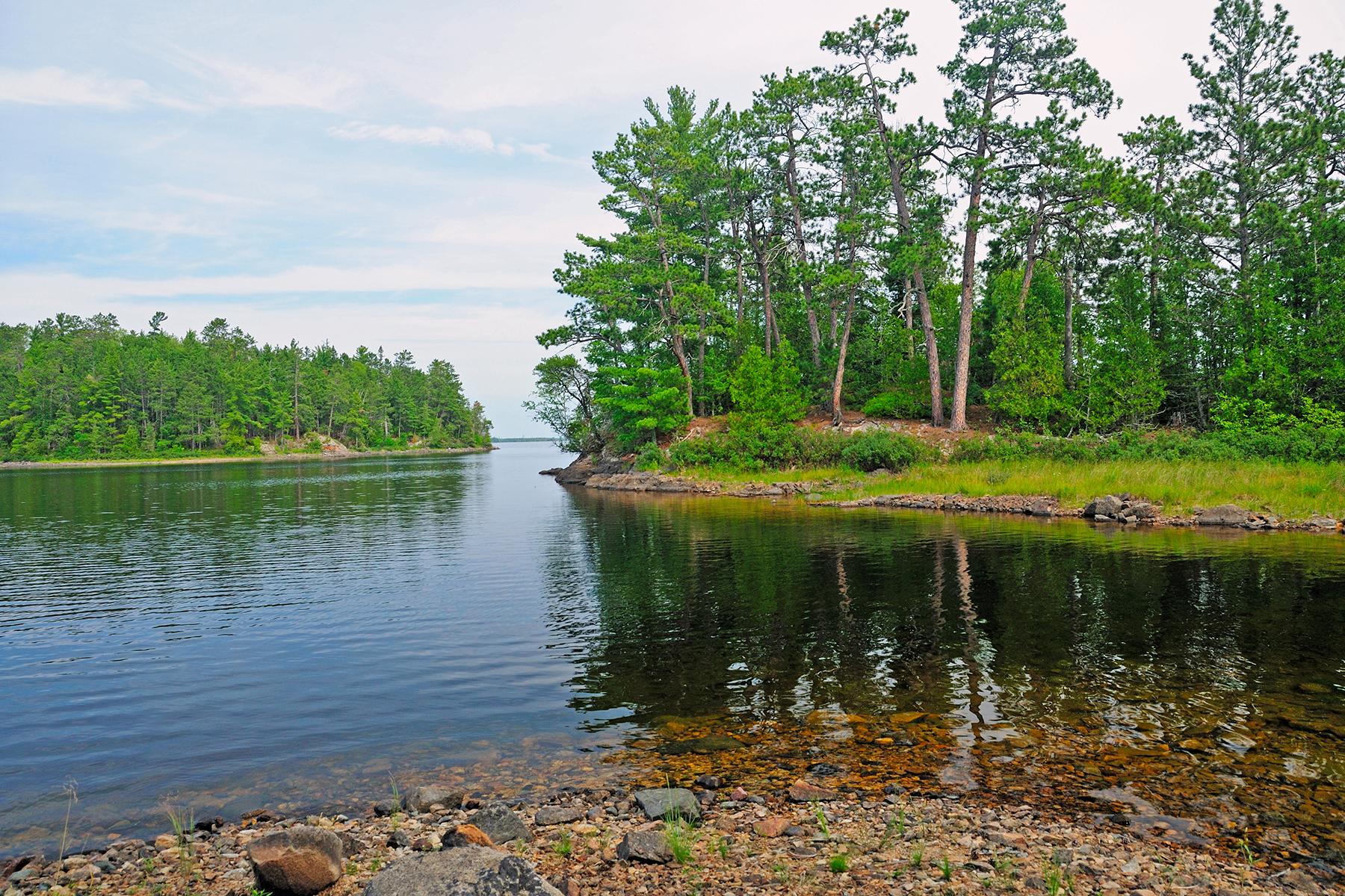 Visit-Minnesotas-Boundary-Waters-Saganaga-Lake