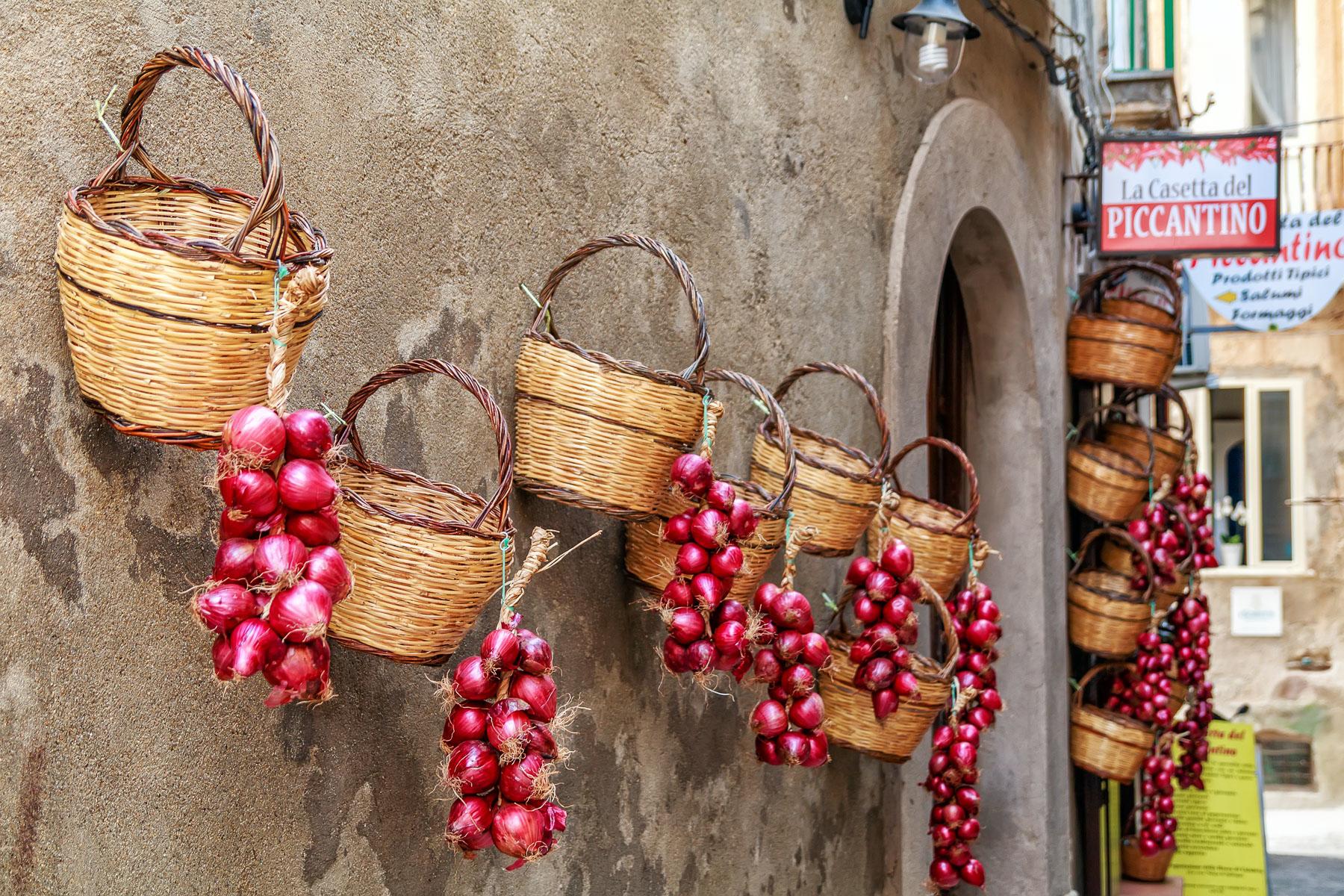 reasons-to-visit-tropea-Red-Onions-of-Tropea