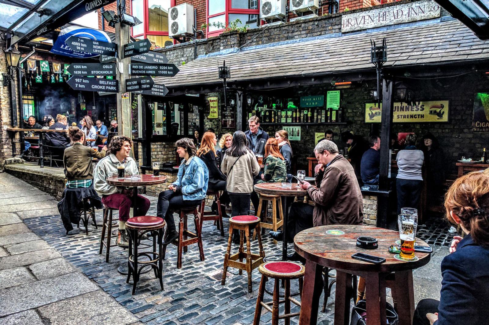 Literary-Tour-Of-Dublin-Brazen-Head-Pub-1
