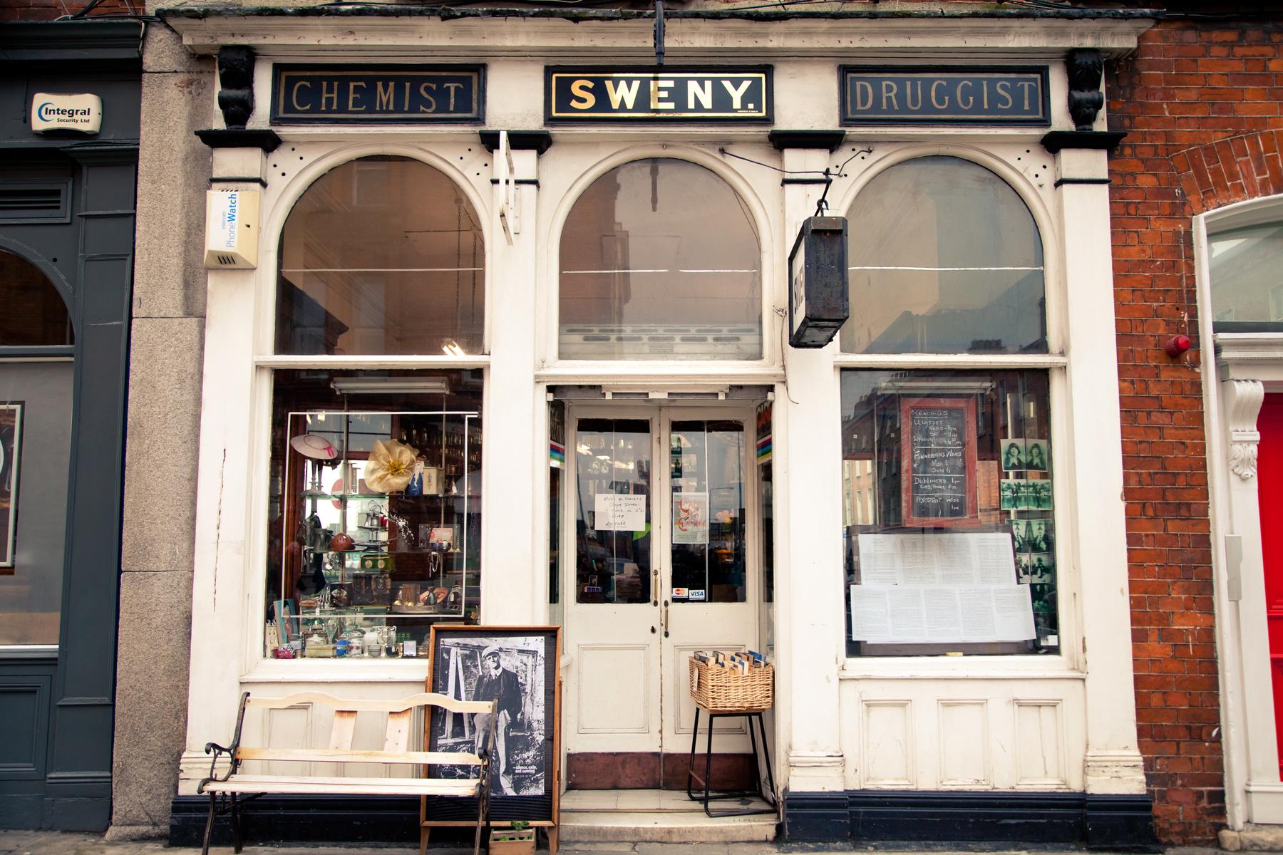 Literary-Tour-Of-Dublin-Swenys-Pharmacy-1