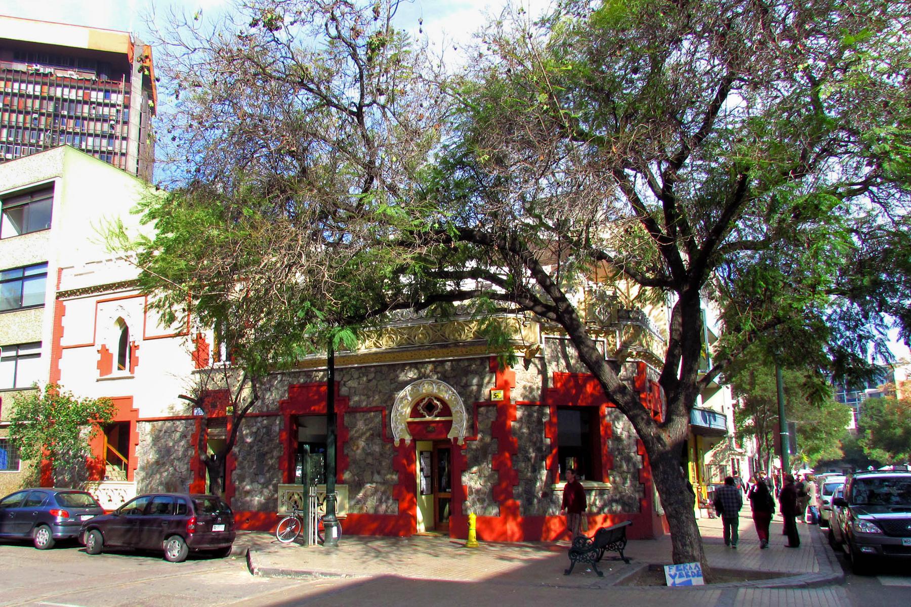 Ultimate-Chile-Visit-Old-Town-Santiago-Barrio-Lastarria-1
