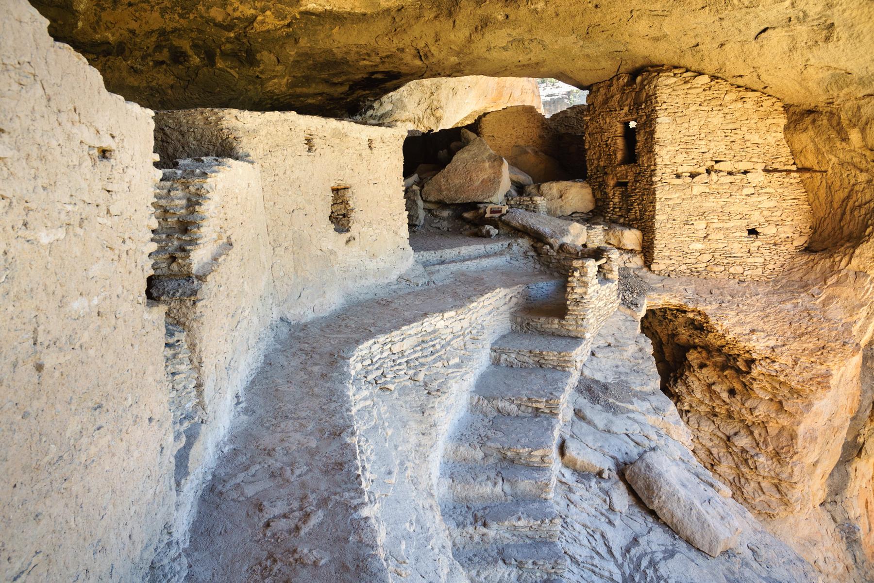 Ancient-Sites-New-Mexico-Gila-Cliff-Dwellings-National-Monument-1