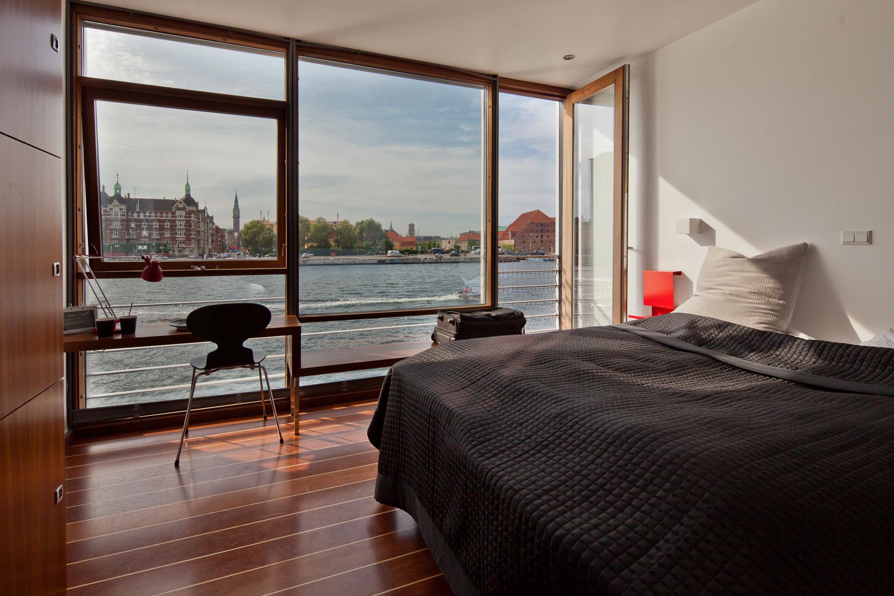 Boatels-Hotel-CPH-Living-1