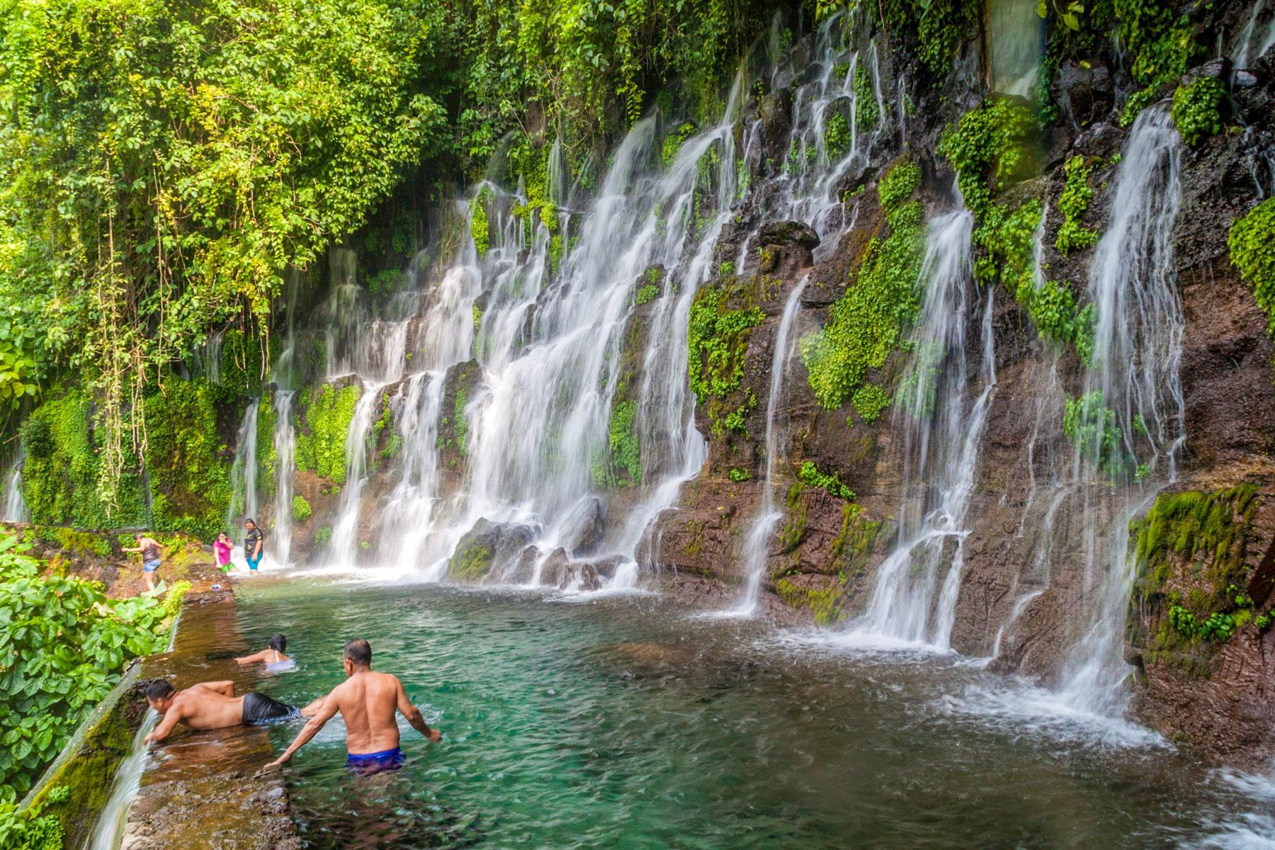 01_Visit_Juayua_Affordability_shutterstock_468064517