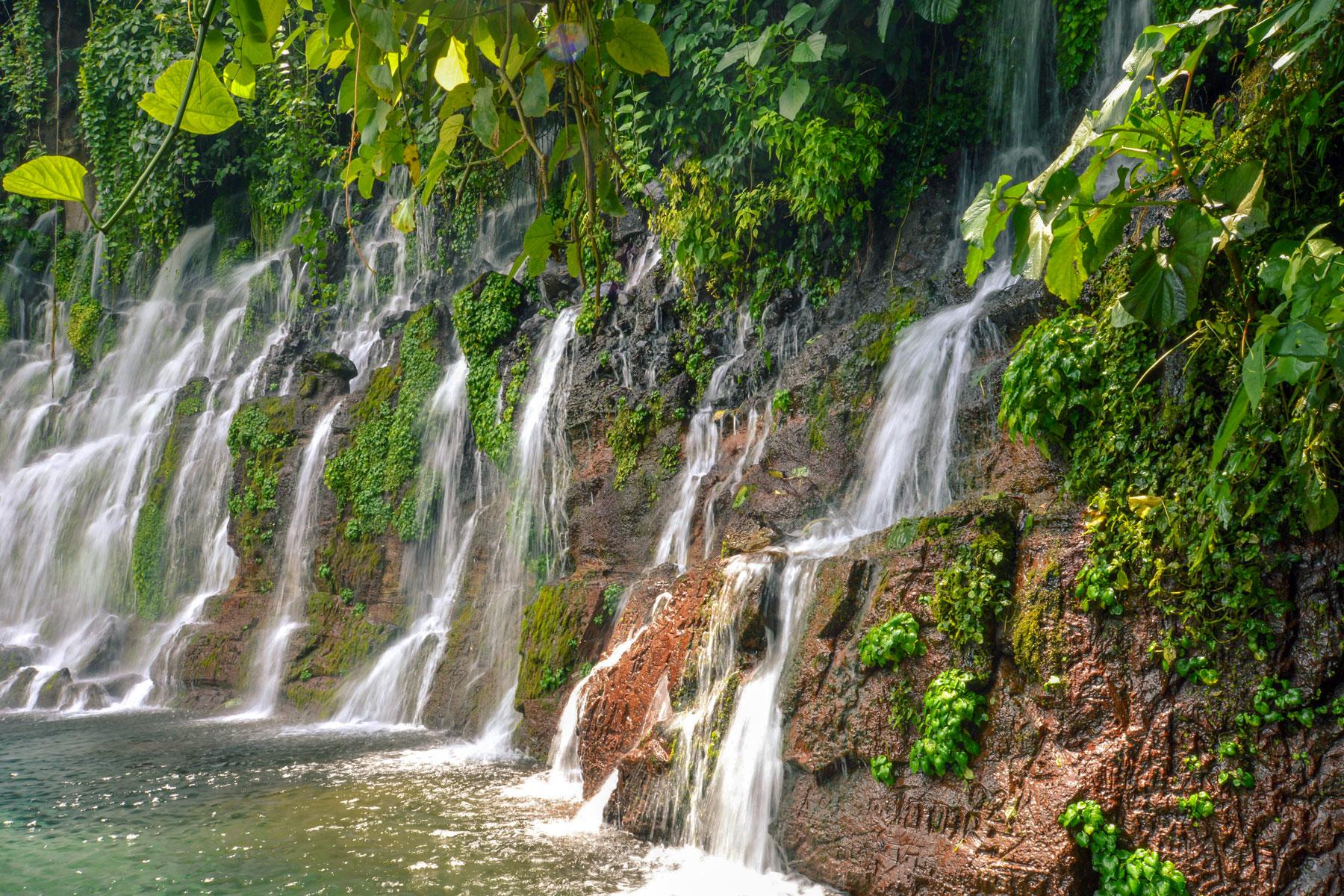 05_Visit_Juayua_Escape the heat_dreamstime_xxl_72586869