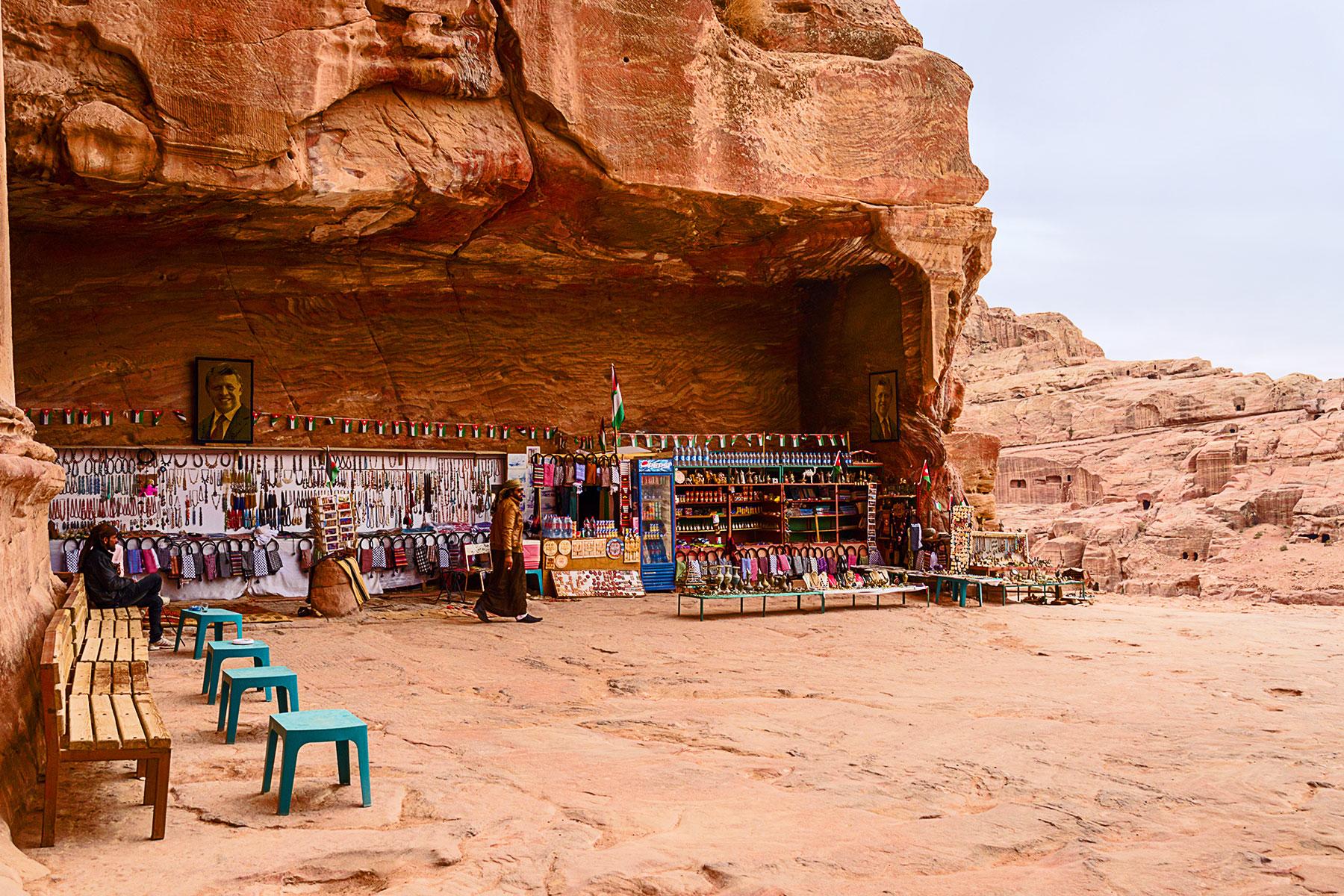 10-Petra-101-What-Souvenirs-Should-I-Buy-01-dreamstime_xl_50150018
