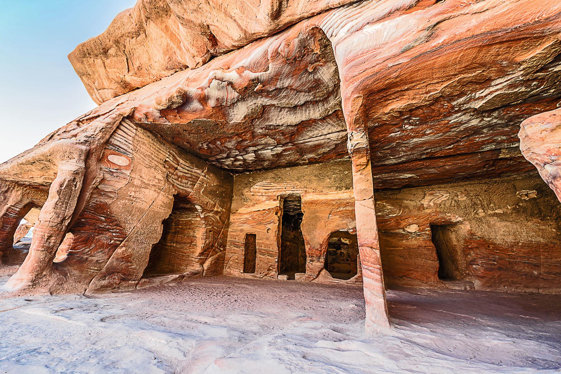 2-Petra-101-Who-Lived-Here-01-dreamstime_xl_32104827