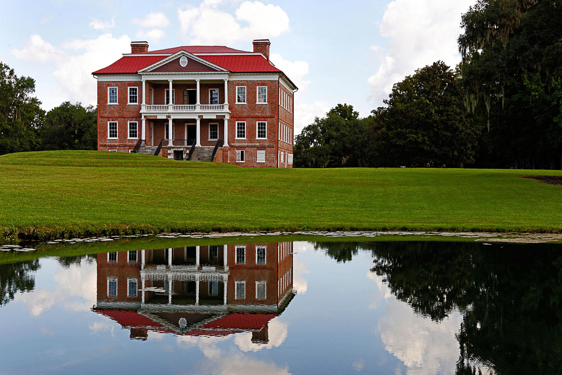8-Ultimate-Things-To-Do-Charleston-Visit-Drayton-Hall-01-dreamstime_xl_50520950