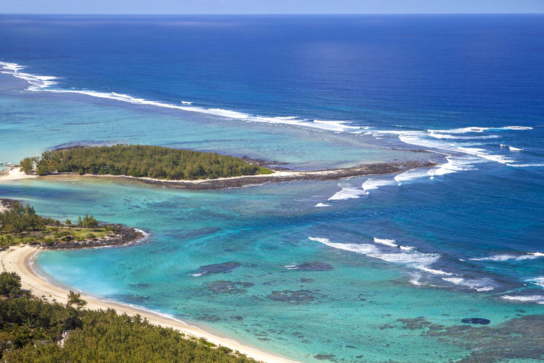 04_Mauritius_Beaches_Ile des Deux Cocos_shutterstock_134138492
