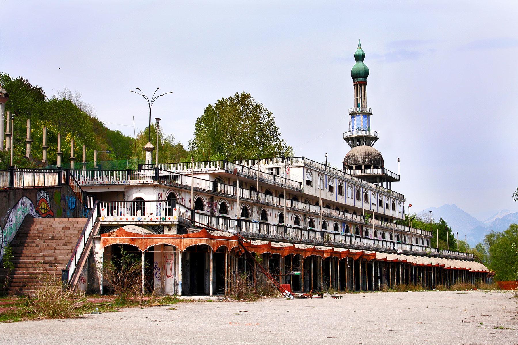 19.Ghost-Towns-Consonno-1