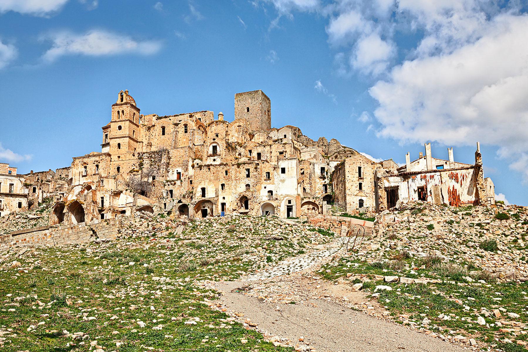 2.Ghost-Towns-Craco-1