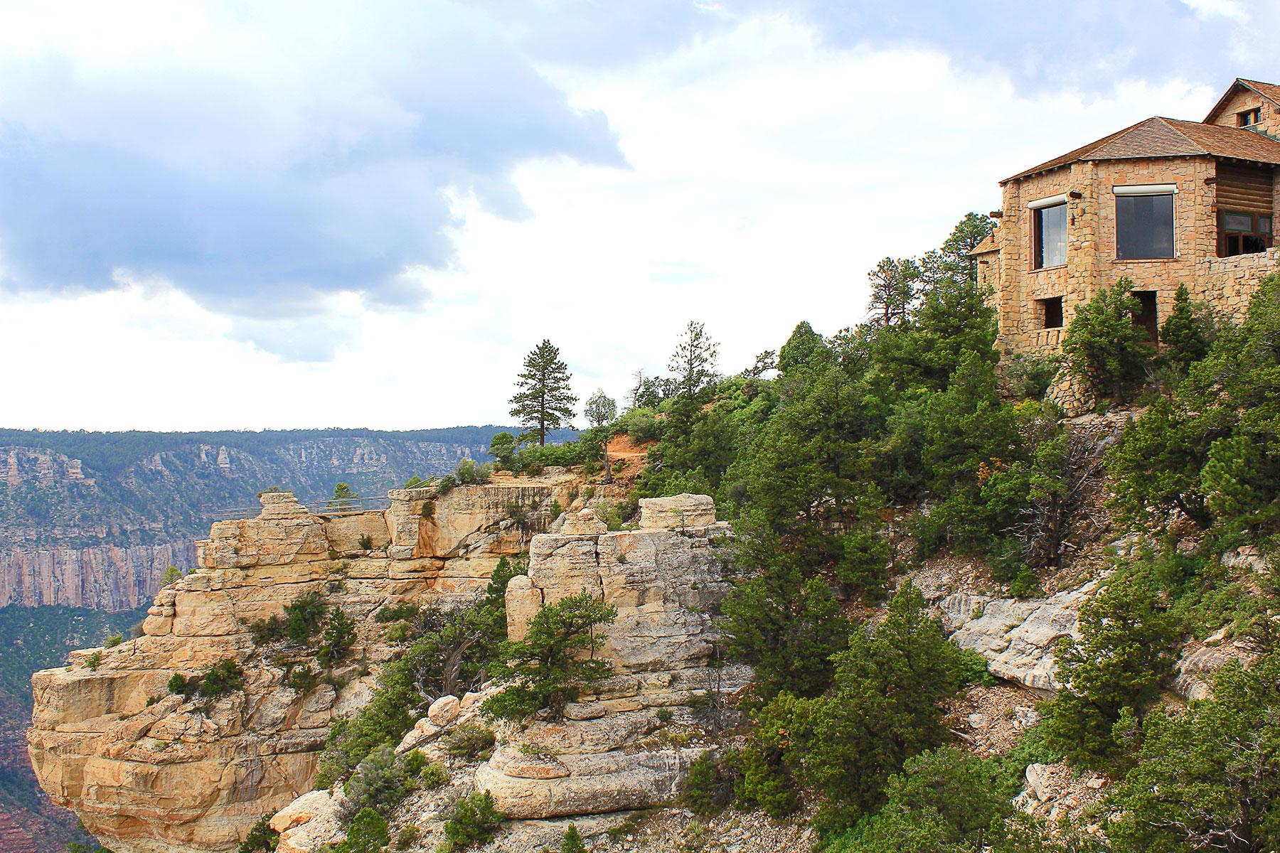 2_GrandCanyon101_WheredoIStay_shutterstock576925249_1