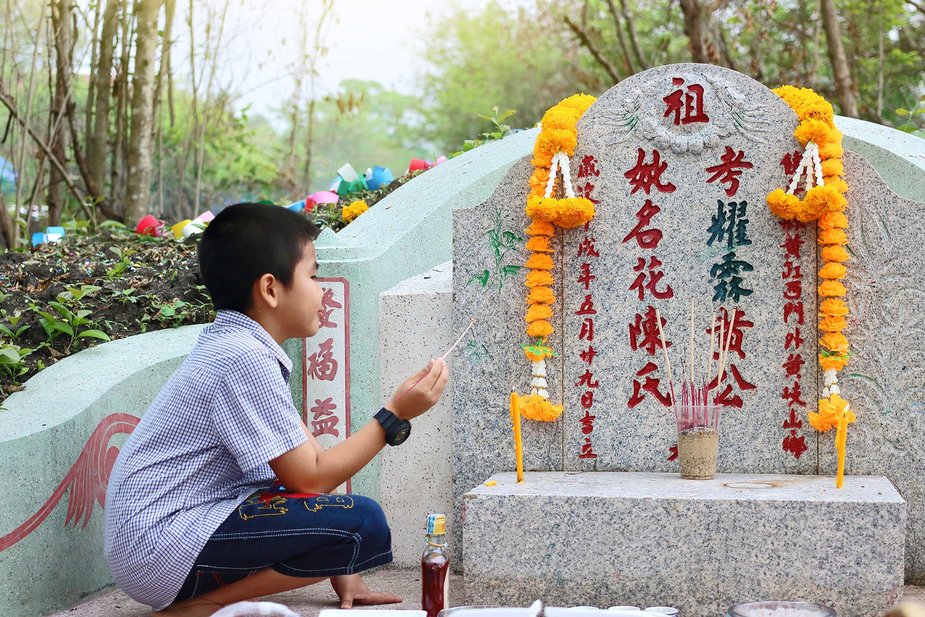 7_DeadFestivalsAroundTheWorld_Qingming_shutterstock_615510641_1
