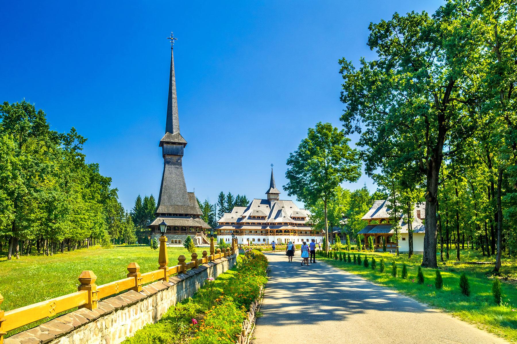 7_TransylvaniaSuprisingSights__ManastireaSapantaPerishutterstock_307371773_1