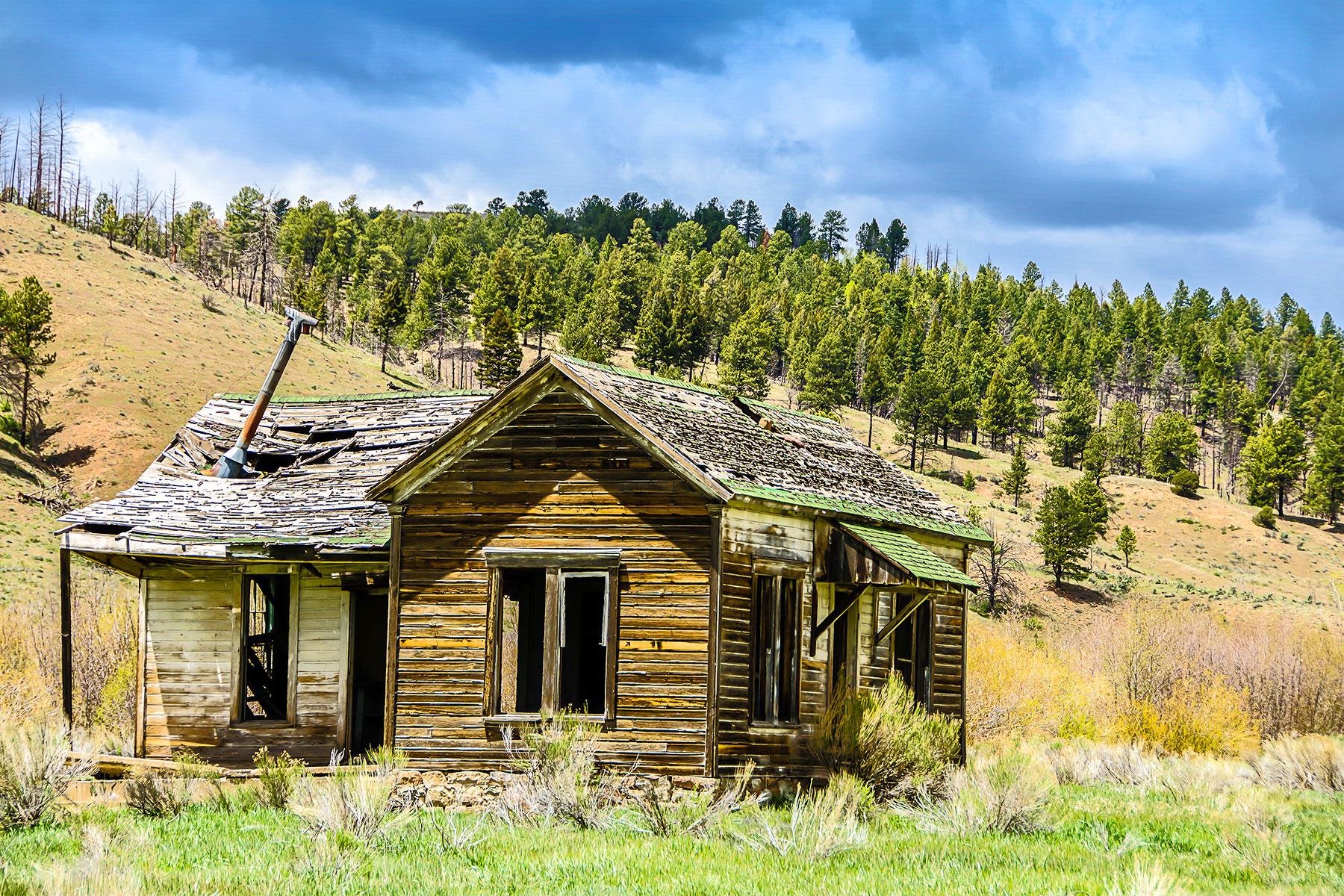8-Abandoned-Mining-Towns-St-Elmo-Colorado-dreamstime_xl_42487770