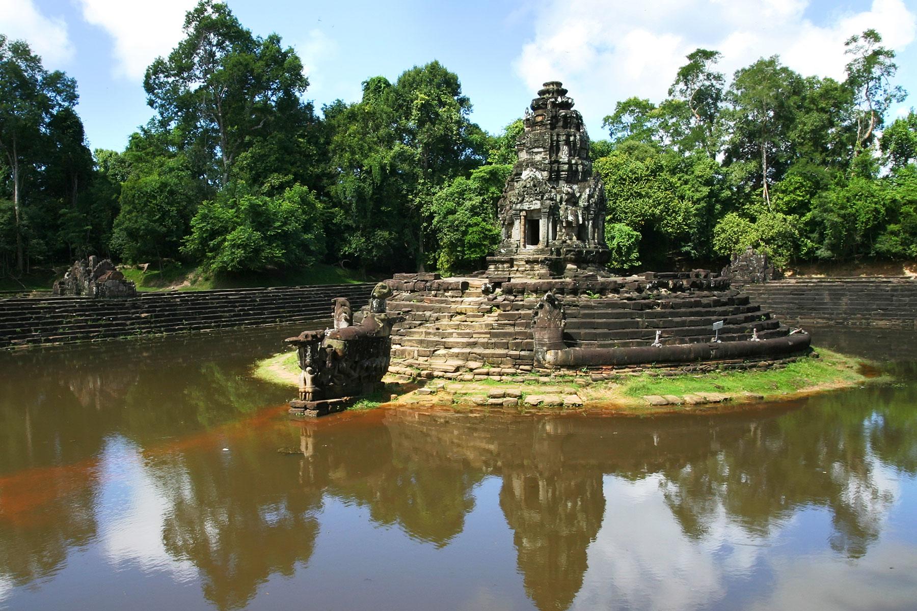 10_1_Angkor101_SevenDays_dreamstime_xxl_12241606