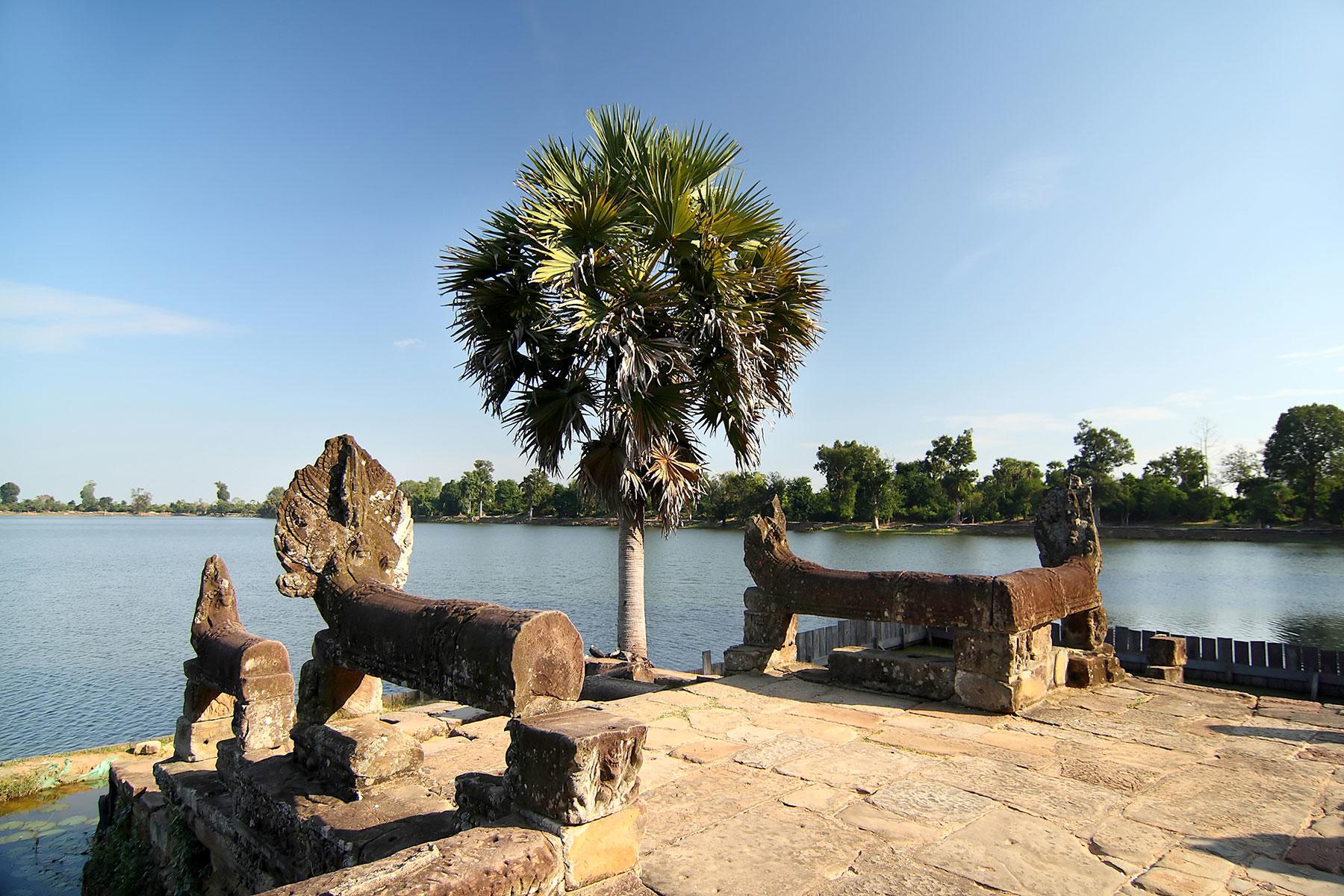 10_2_Angkor101_SevenDays_dreamstime_xxl_17873225