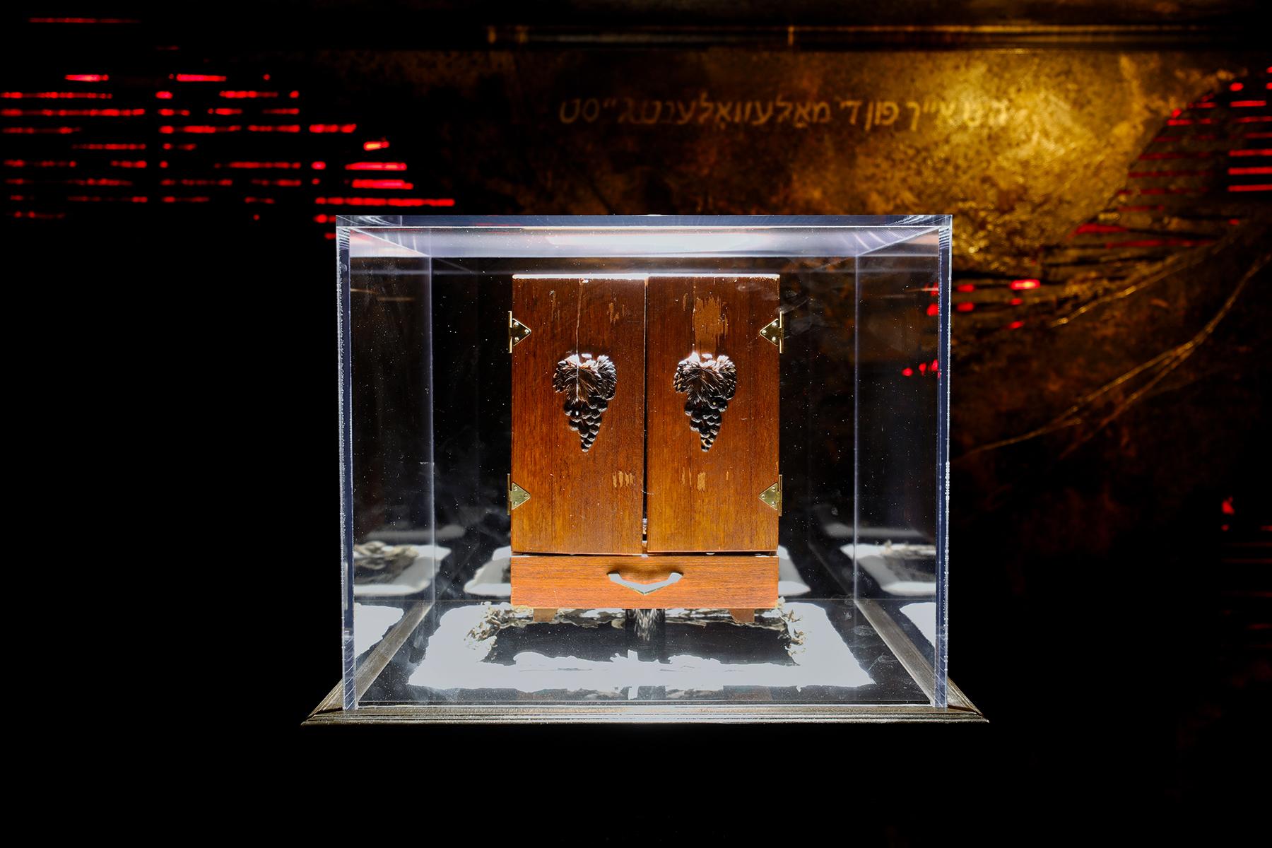<a href='http://www.fodors.com/world/north-america/usa/nevada/las-vegas/experiences/news/the-10-weirdest-museums-in-las-vegas#'>From "The 10 Weirdest Museums in Las Vegas: Zak Bagans’ Haunted Museum"</a>