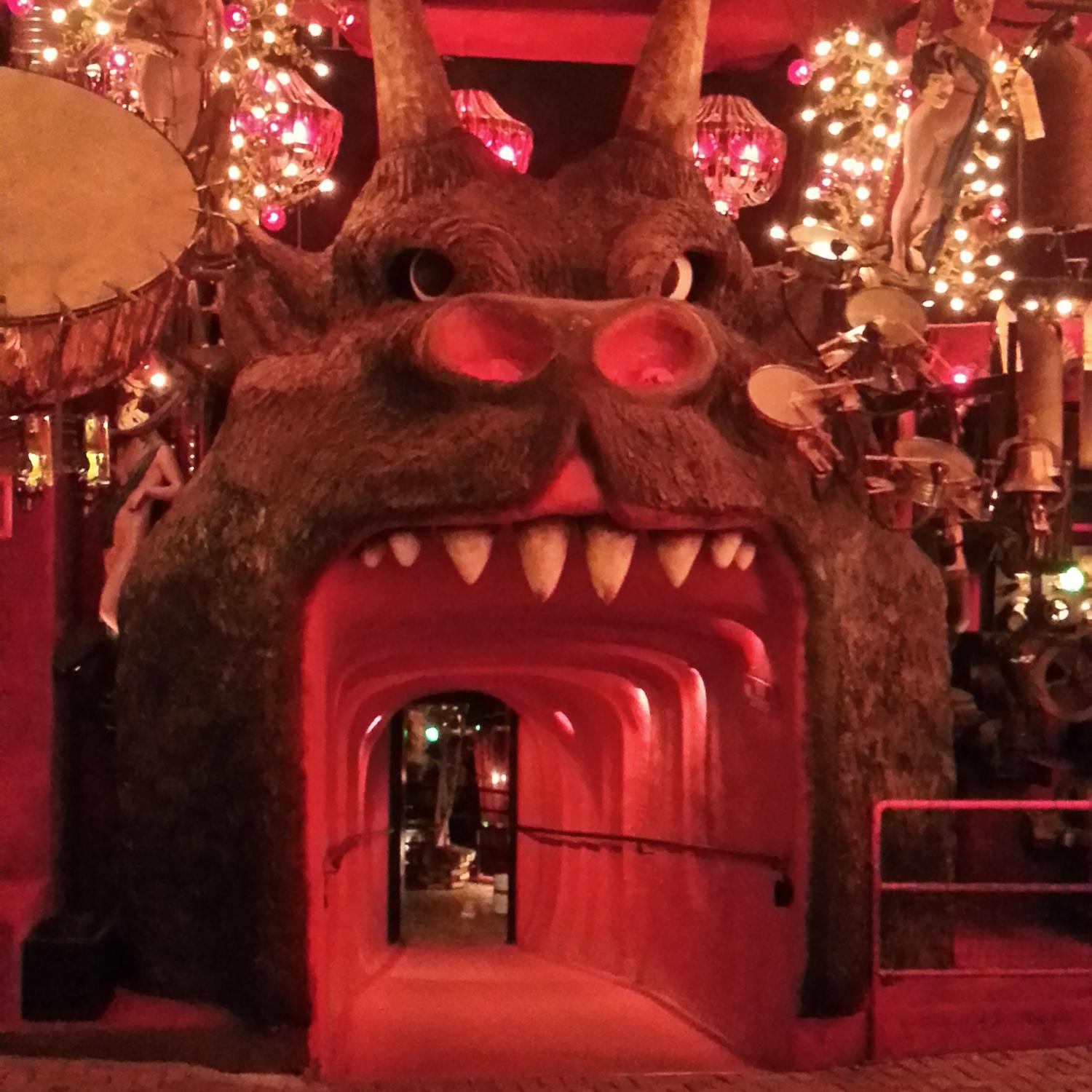 10_WisconsinWeirdestHouse_DemonicDoorway_2