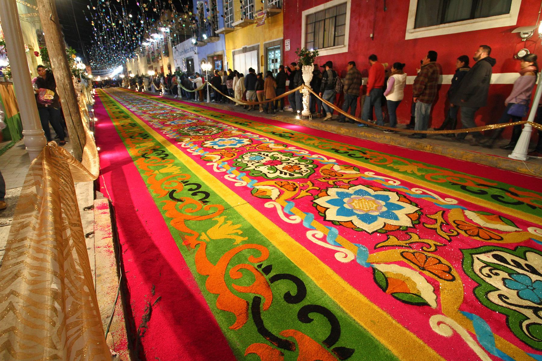 11_DayOfDeadMexico_CreatingSawdustCarpets_shutterstock_1145692844_1