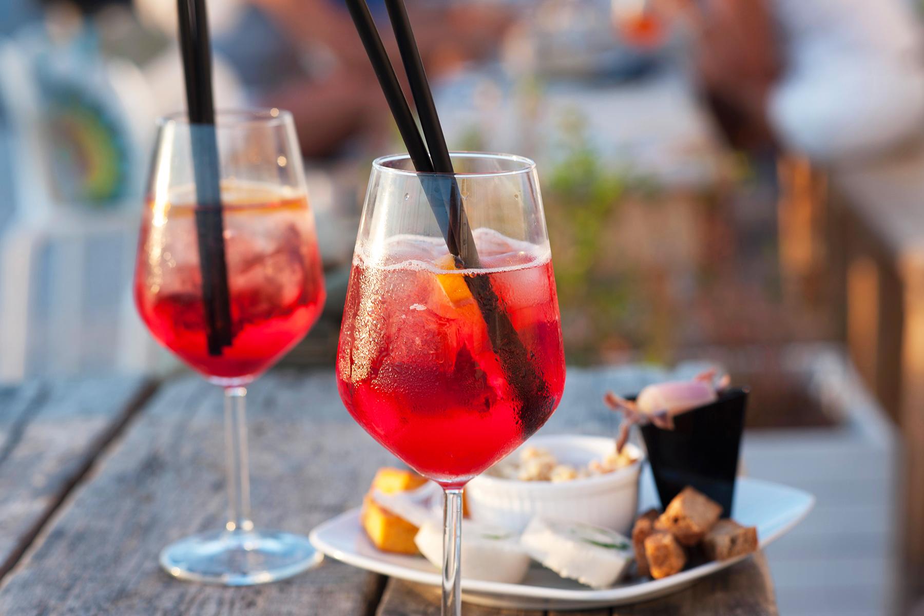 14_UltimateRome_EarlyEveningBreakAperitivo_shutterstock1050065489