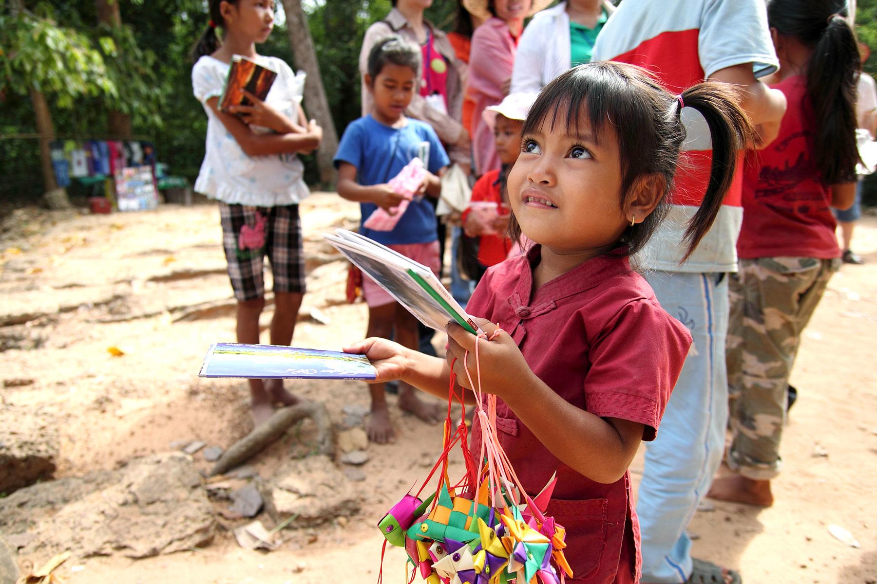 15_Angkor101_Kids_dreamstime_xxl_17563727