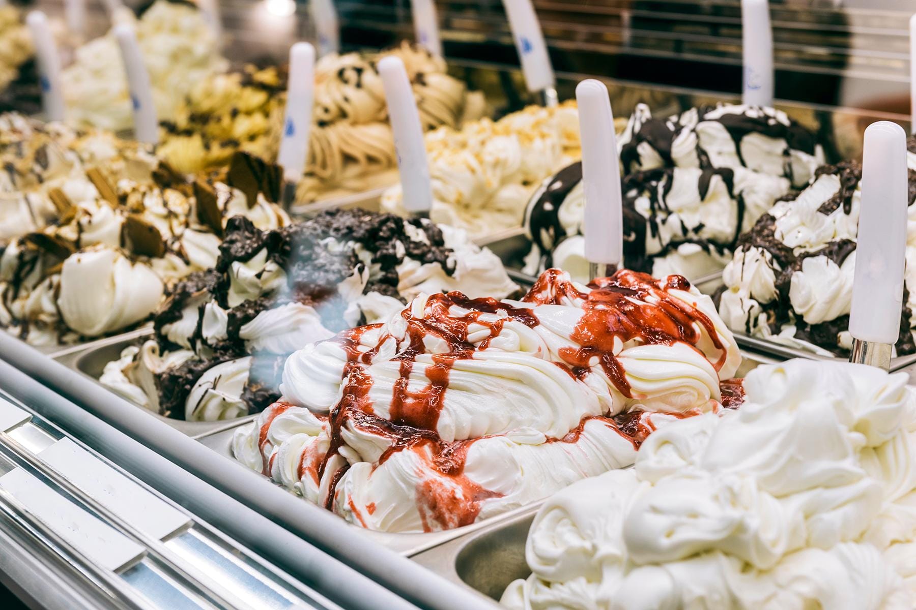 16_UltimateRome_EatGelatoAtGiolitti_shutterstock564869683