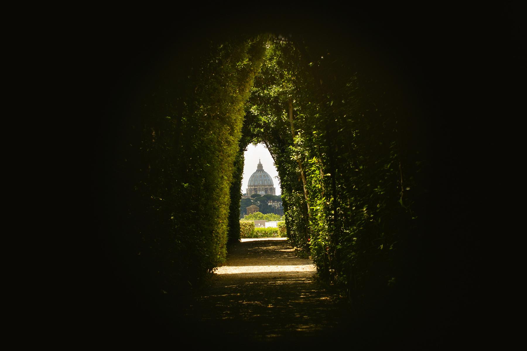 21_UltimateRome_PeekThroughSecretKeyholeAventino