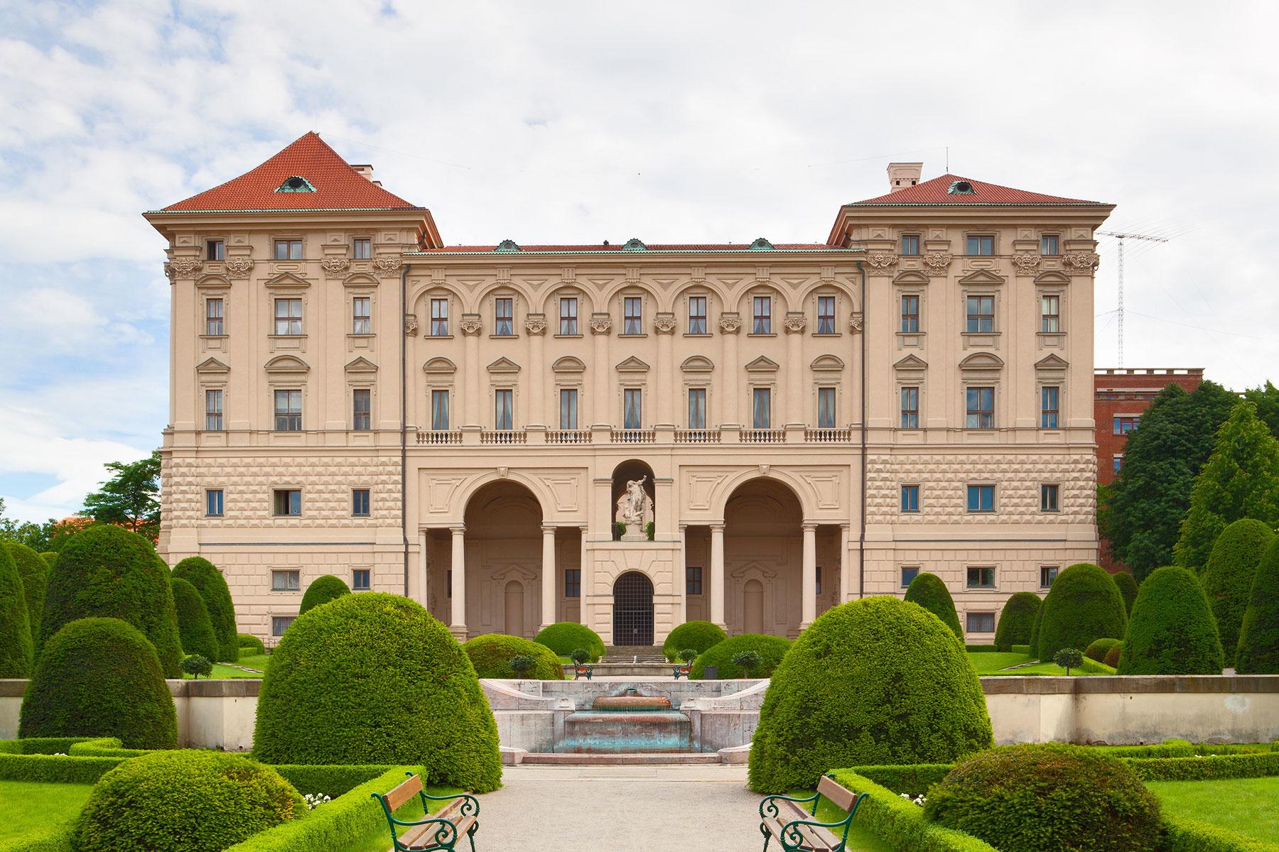 2_PragueGhostHunting__CountessCerninPalace_dreamstime_xl_55116981_1