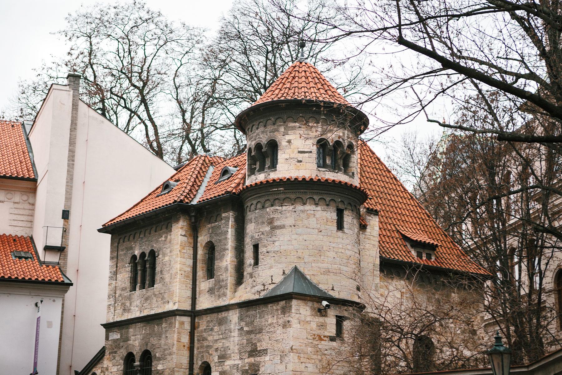 3_PragueGhostHunting__NinStAgnesConvent_dreamstime_xl_102175456_1