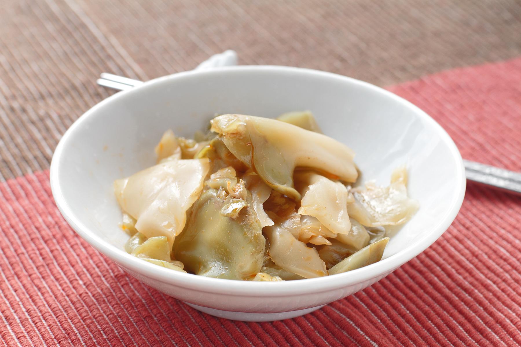 3_SichuanWTEBesidesHotPot_PickledCabbageHead_shutterstock_142383106_1