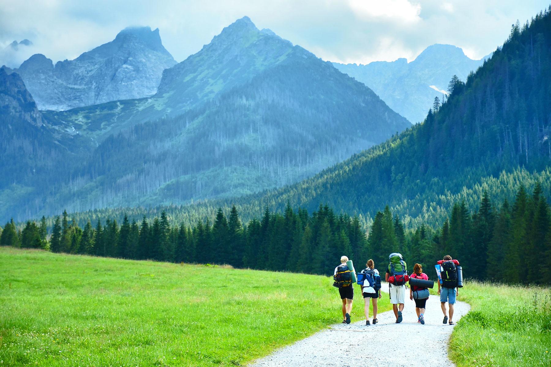 4_HowToPlanGroupTrip__AskForDeposits_shutterstock_457954372_1