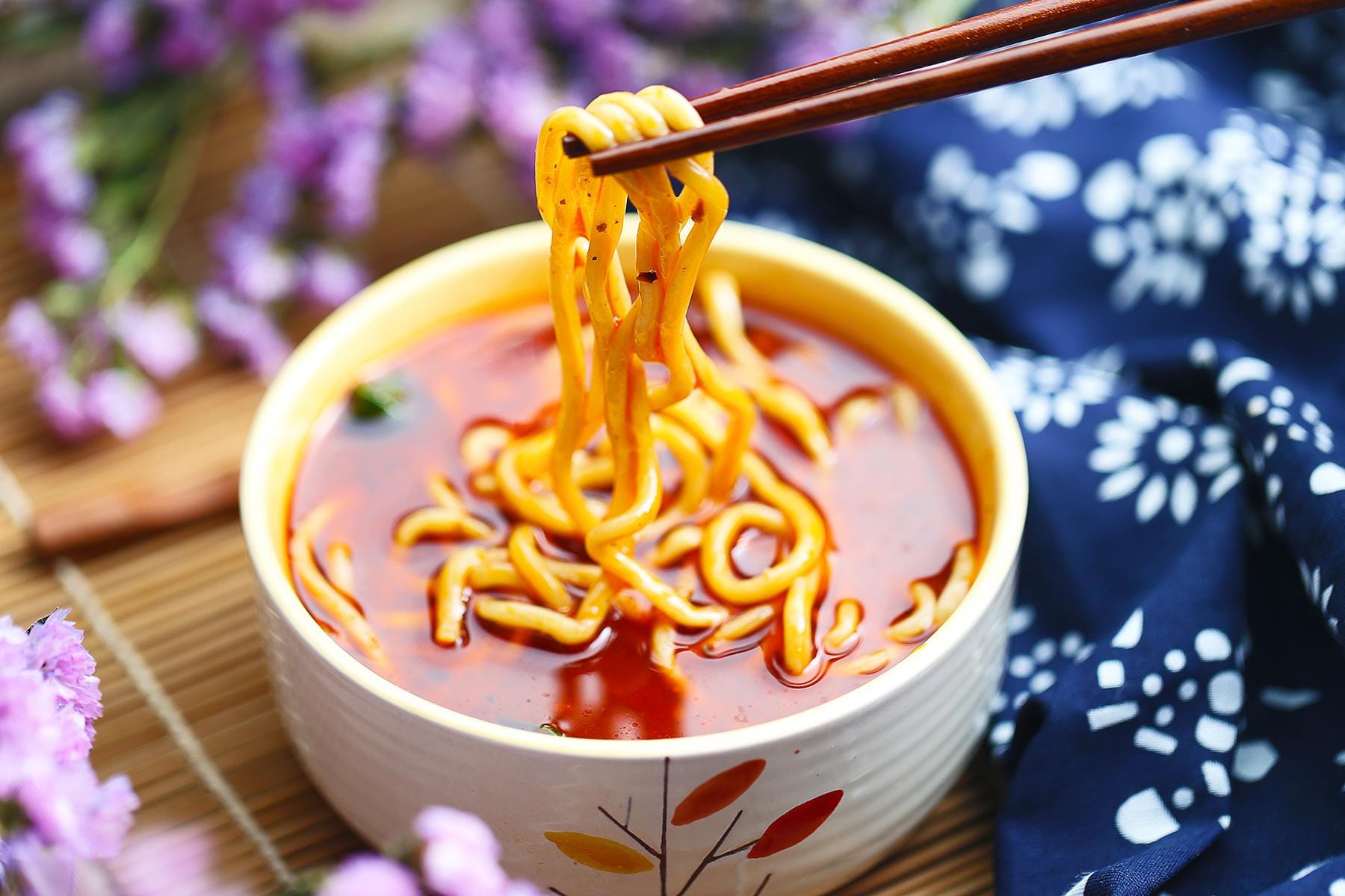 6_SichuanWTEBesidesHotPot_LittleBreaksfastNoodles_shutterstock_495941566_1