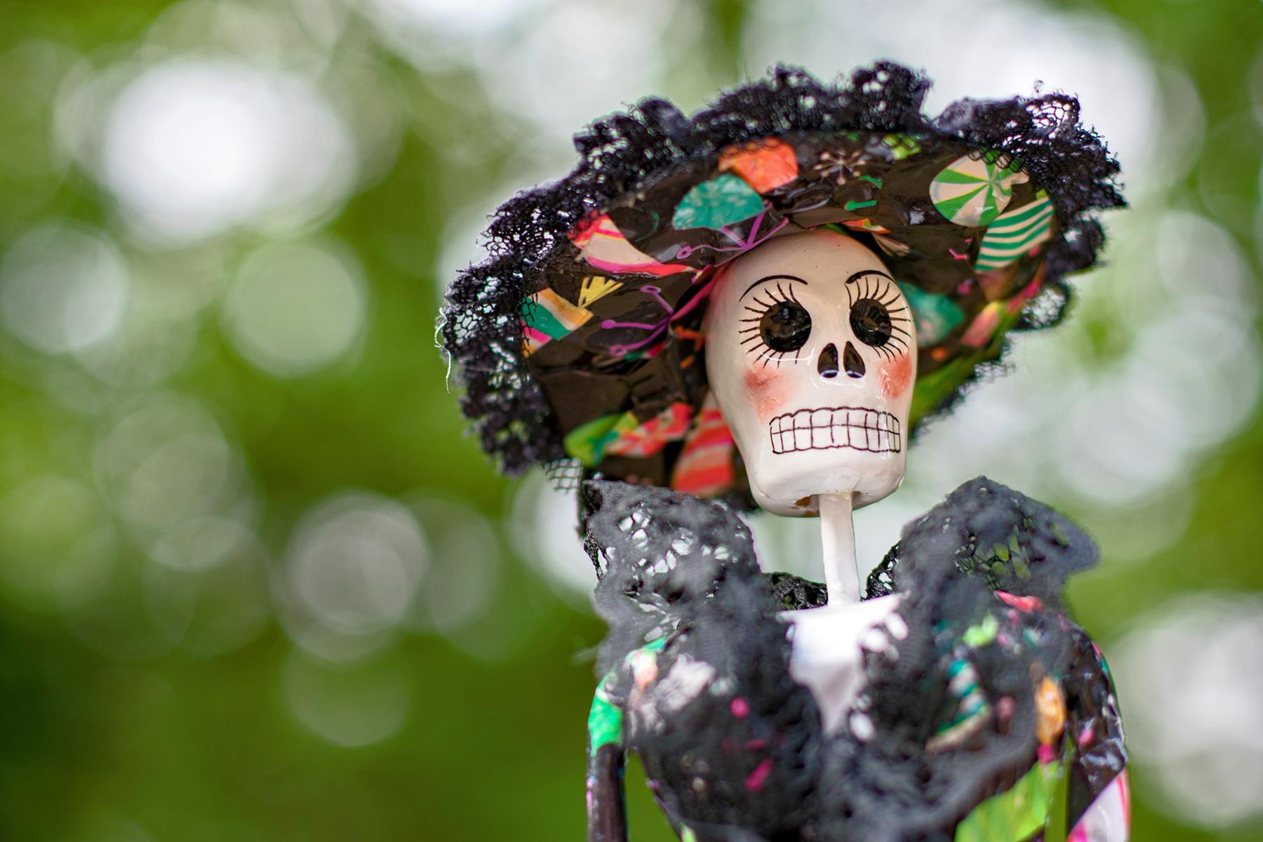 8_DayOfDeadMexico_TellingLiteraryCalaveras_shutterstock_1137326837_1