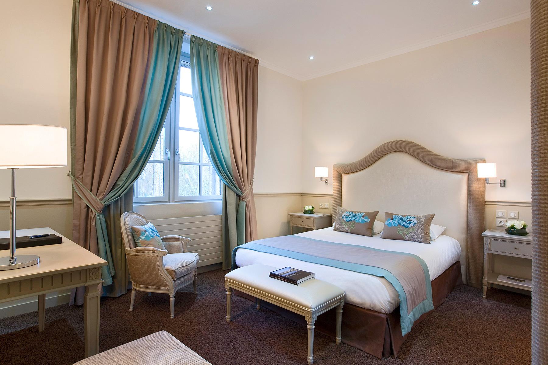 8_FranceCastleHotels_ChateaudeMontvillargenne_Chambre-Standard-Chateau--4_3