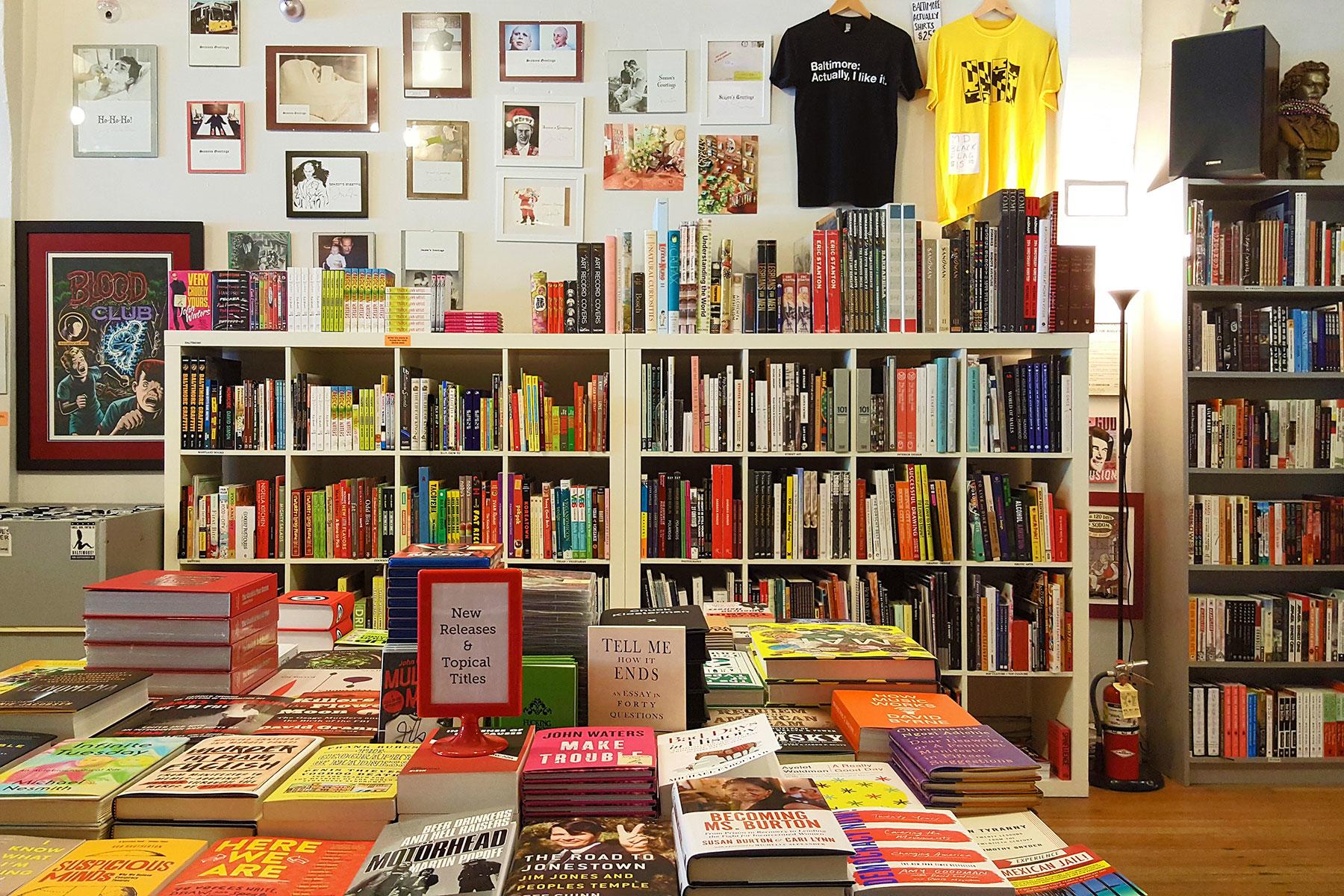 9_BoozyBookstores_AtomicBooks_atomictablesshelves_1