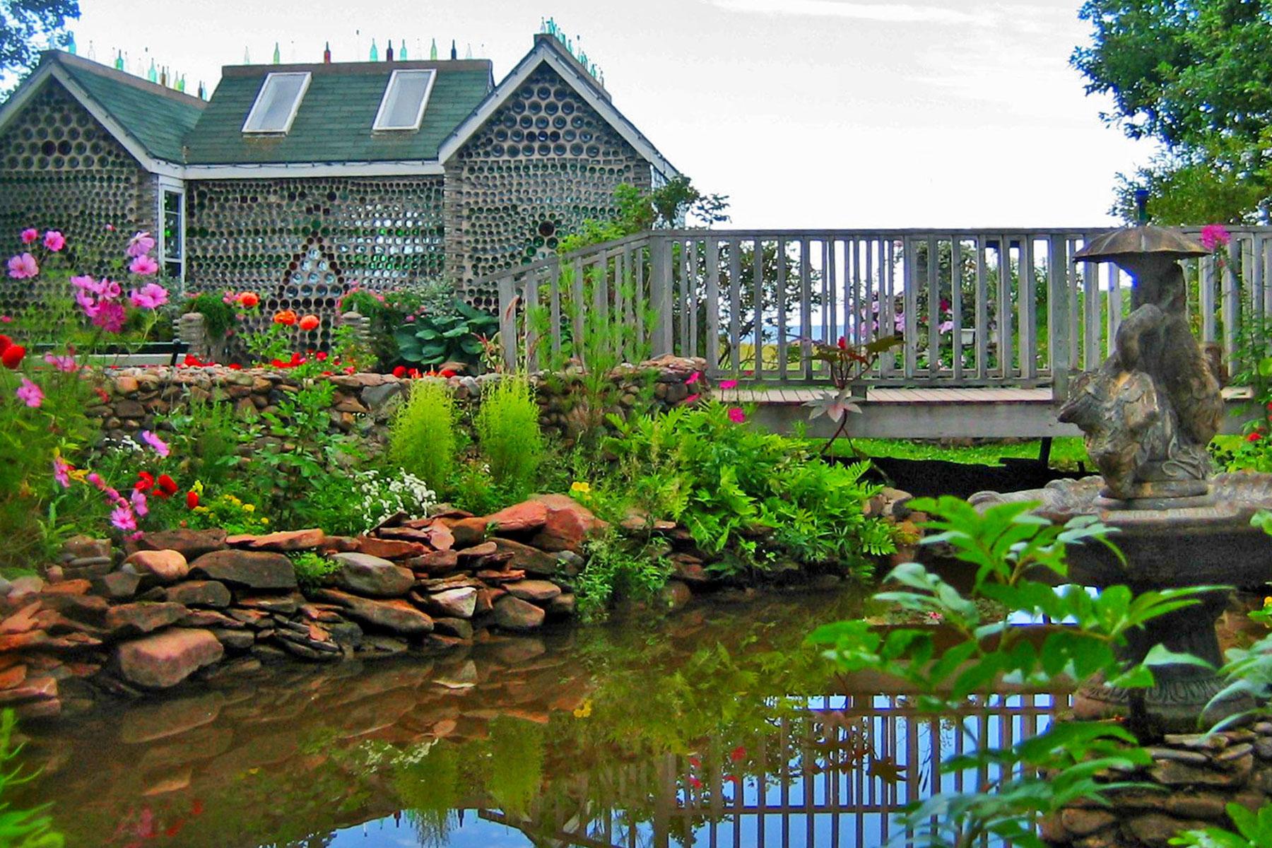 Outsider-Artist-Homes-Bottle-Houses-Canada