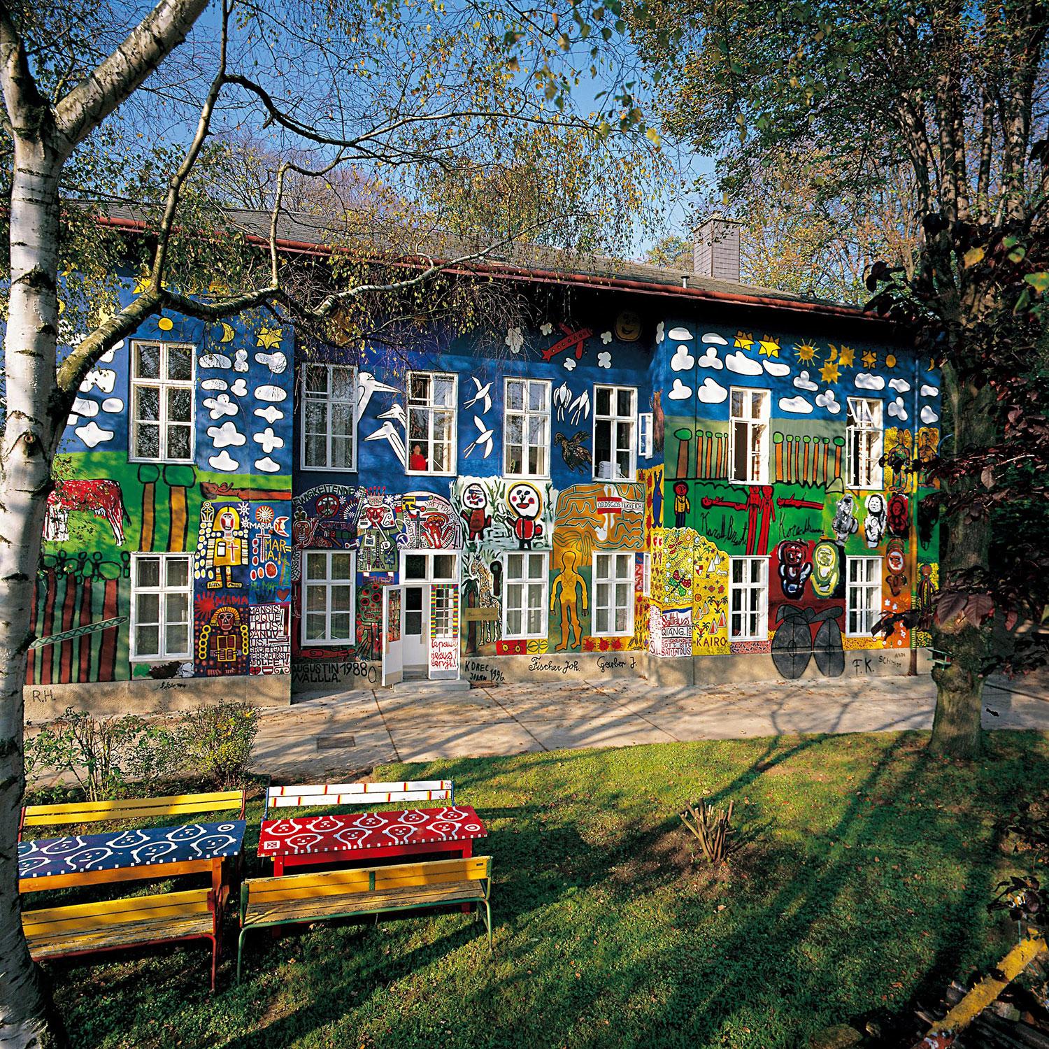 Outsider-Artist-Homes-Haus-Der-Kunstler-Austria