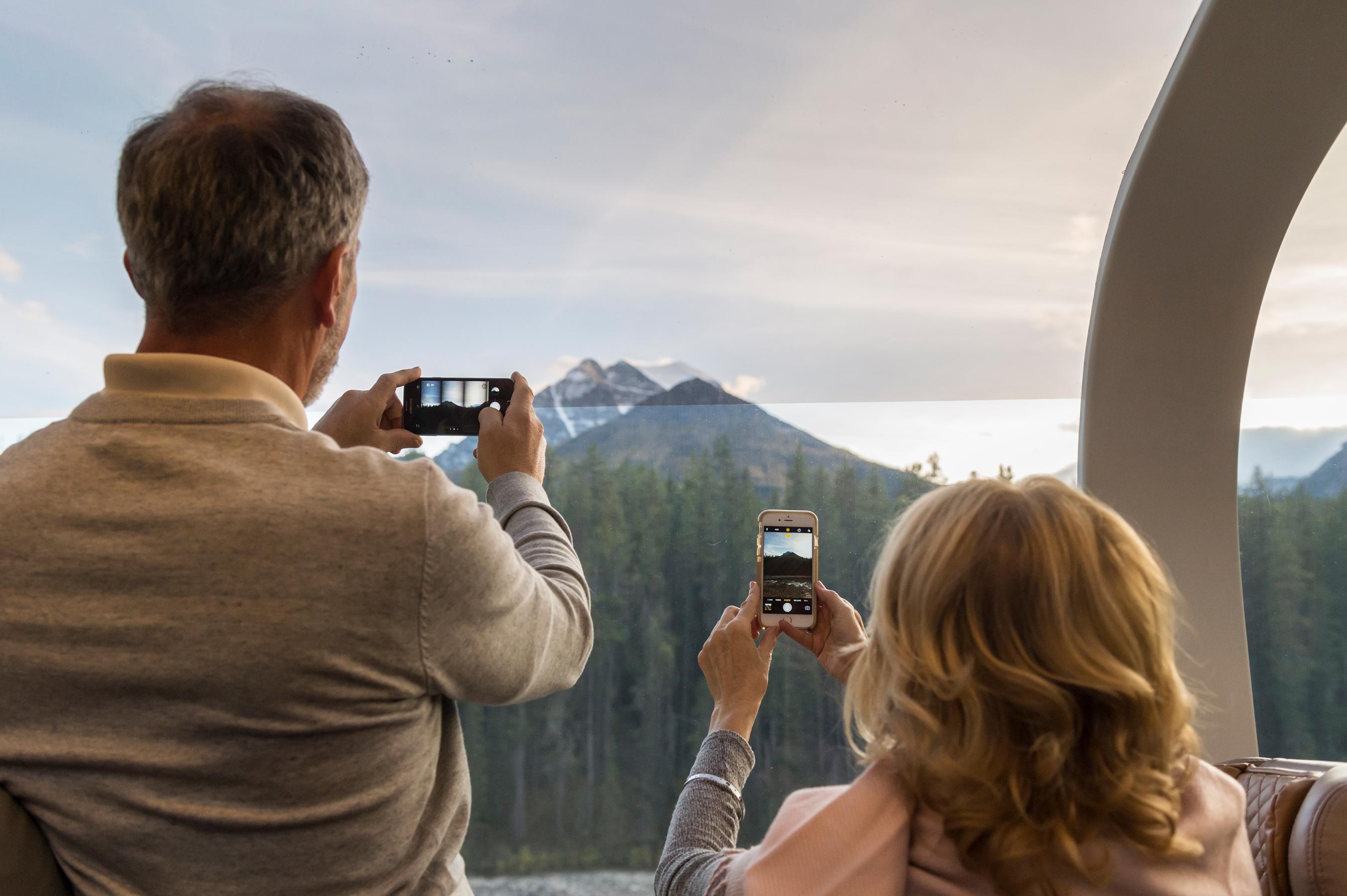 RM18_Onboard_GoldLeaf_Service_Interior (4)