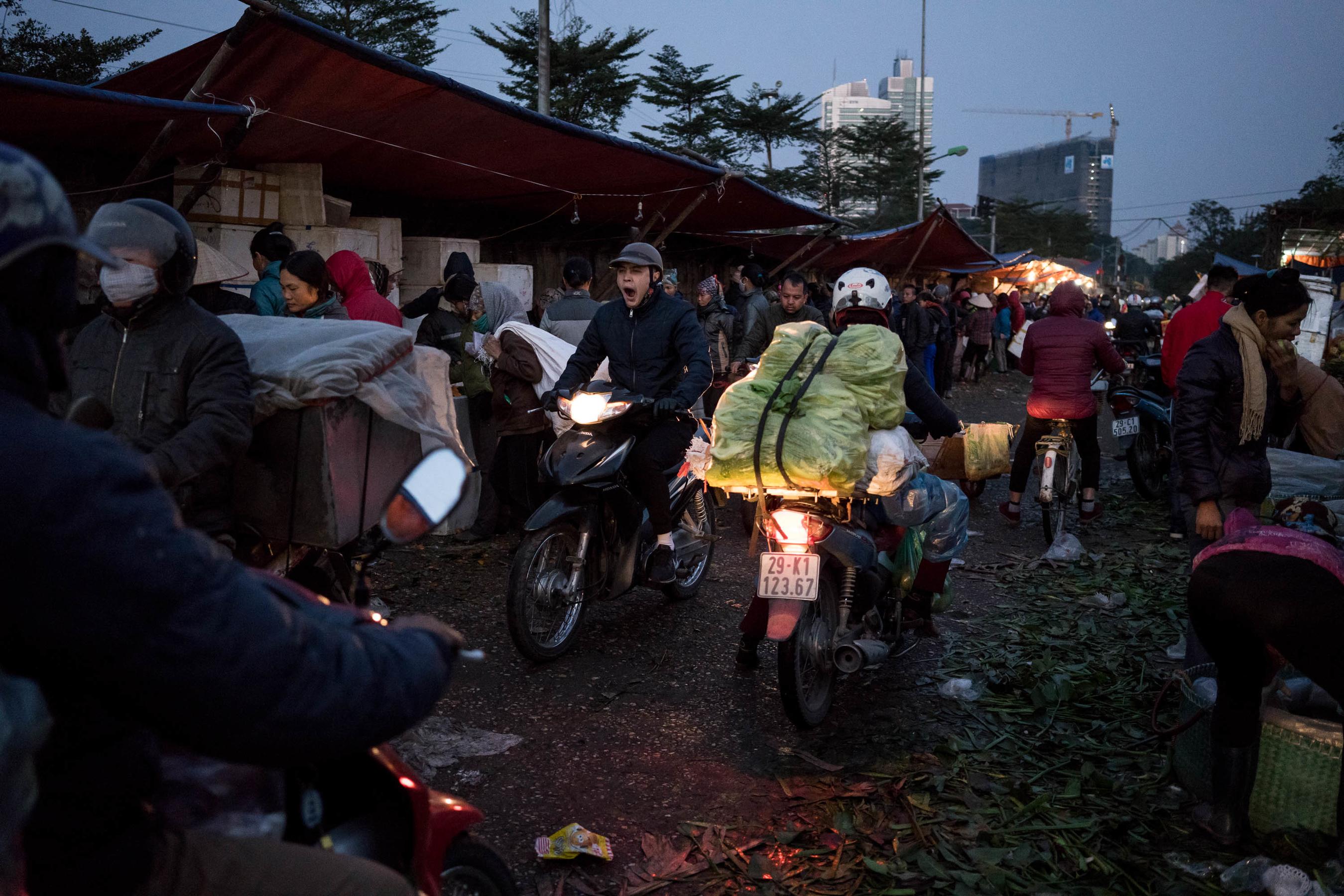 vietnam_long_bien_market_2018-11