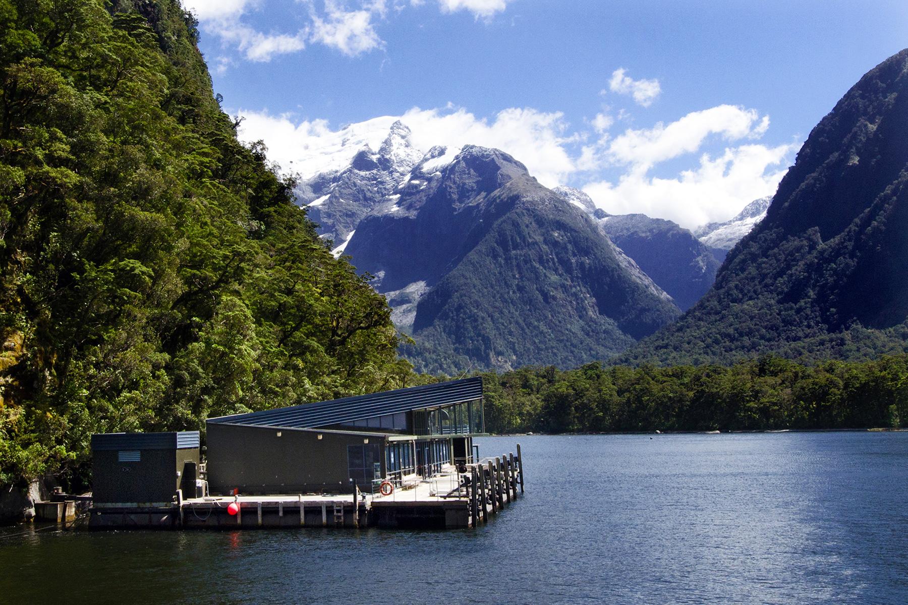 08_Milfordsound101_HowCanIExperiencetheMilfordSoundfromaDifferentPerspective_shutterstock_175107926