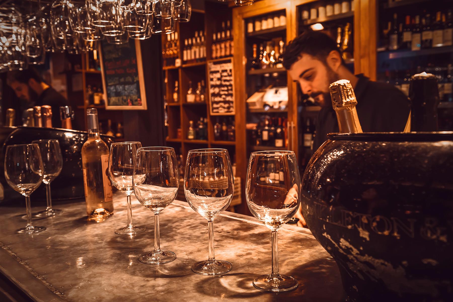 07_UltimateMadrid__WineBars_shutterstock_618434087