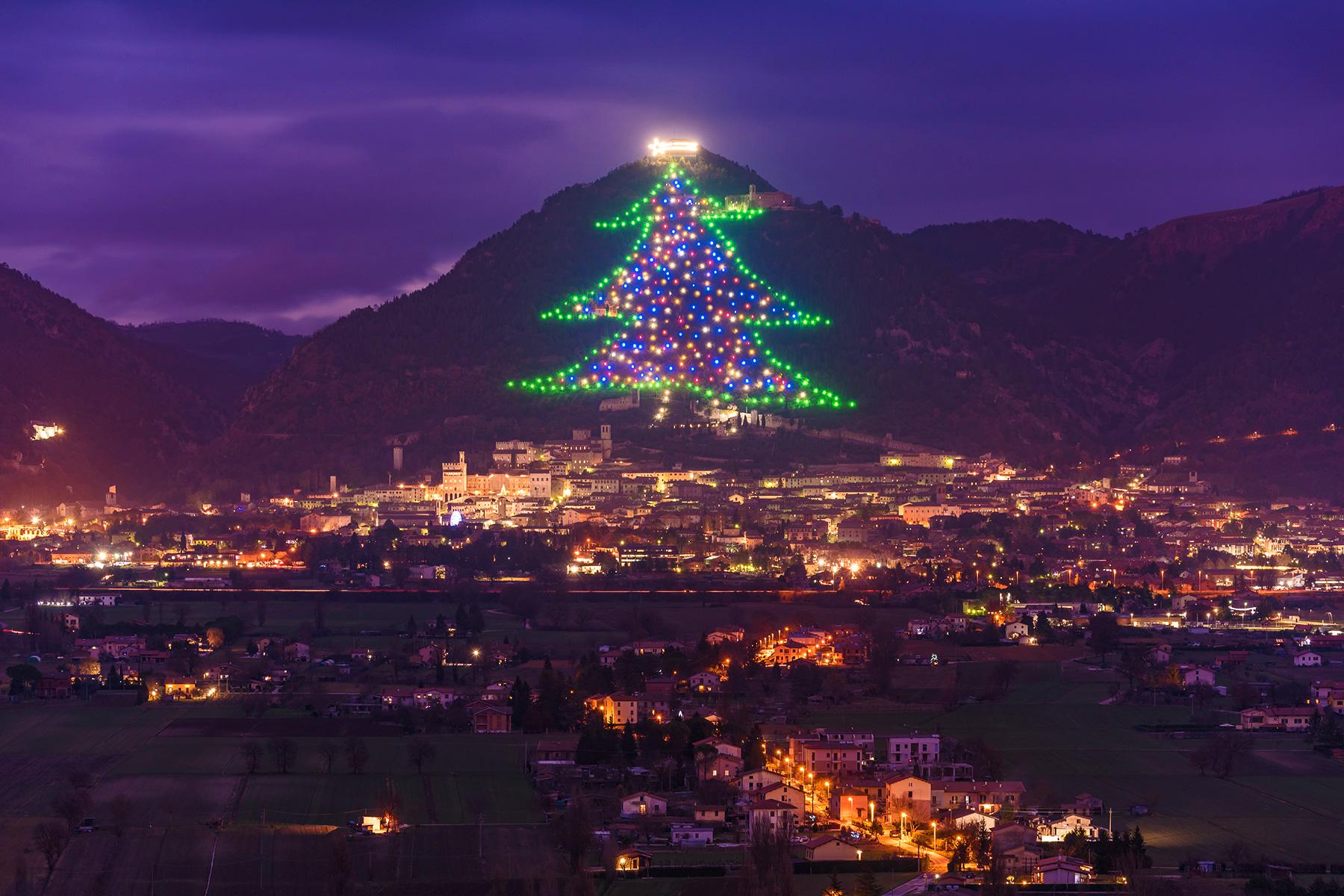 09_World'sMostBeautifulXmastrees_Gubbio,Umbria,Italy_shutterstock_789204628