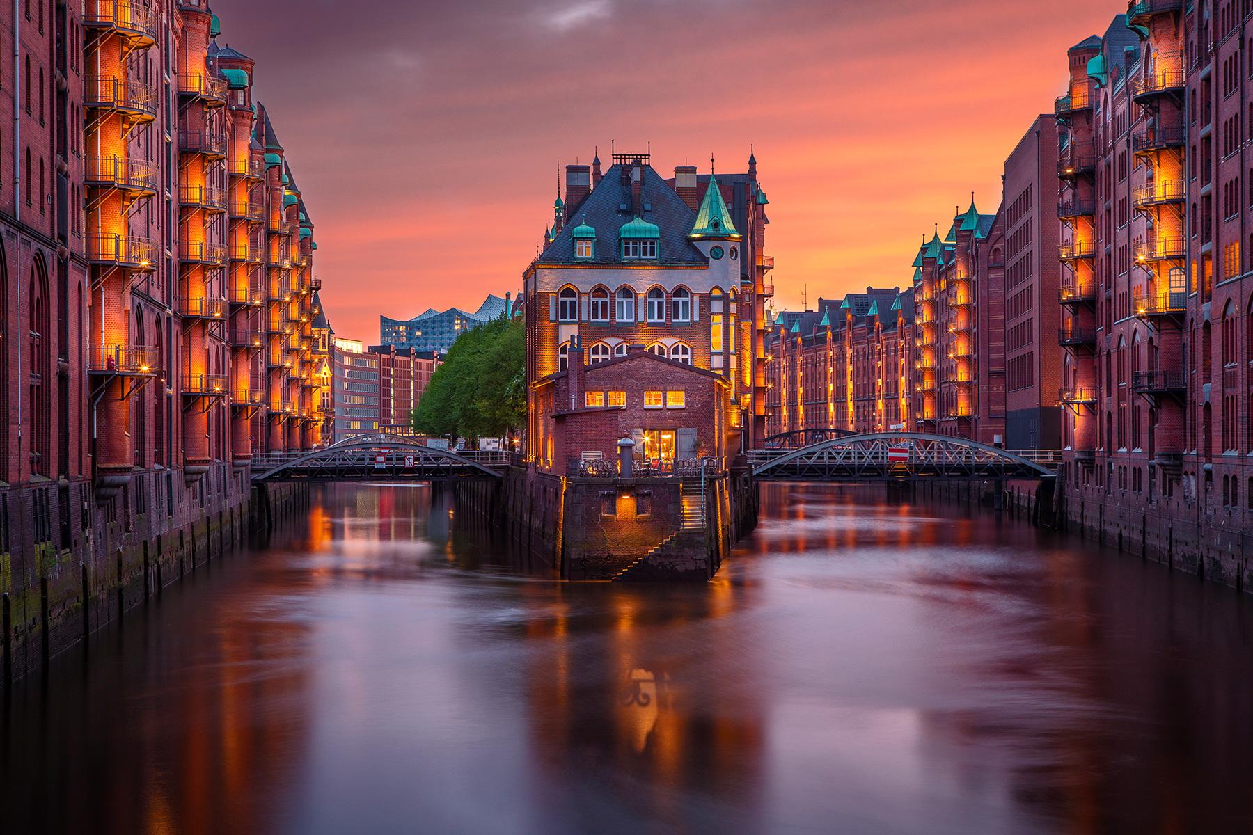 10_BerlinSideTrips__HamburgGermany_shutterstock_1173869164